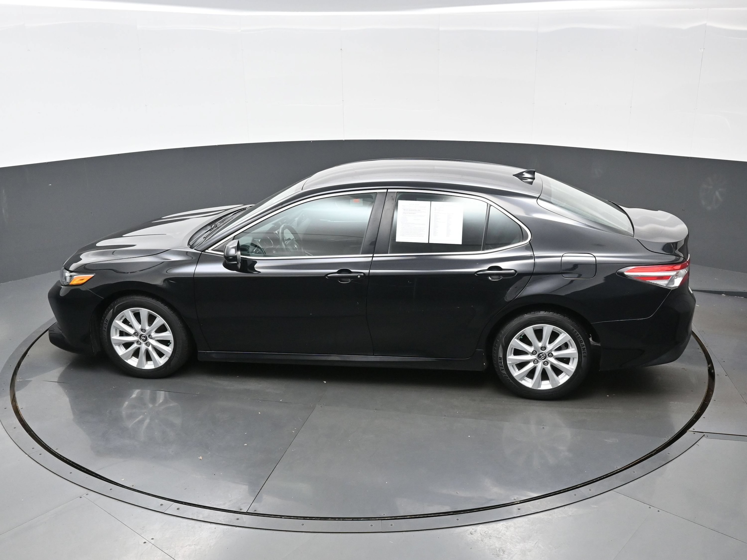 2020 Toyota Camry LE - Photo 33