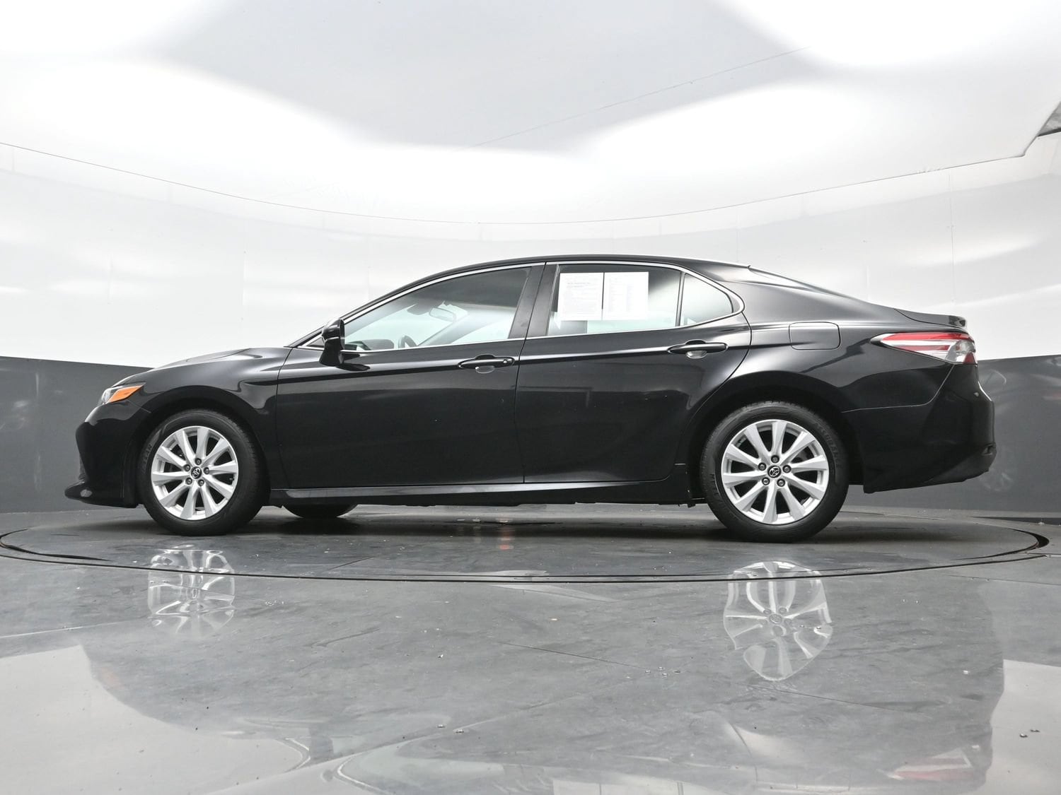 2020 Toyota Camry LE - Photo 26