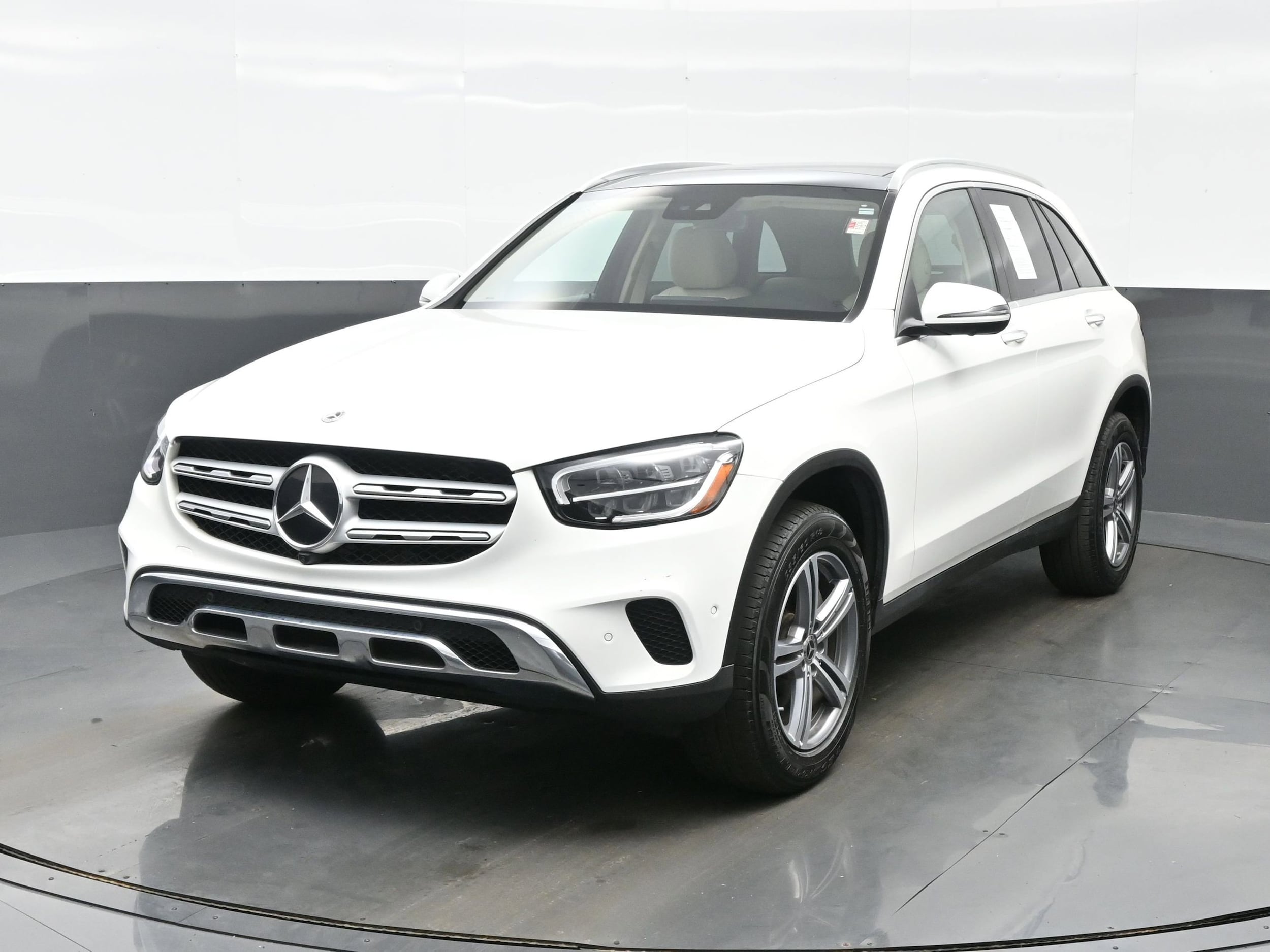 2022 Mercedes-Benz GLC GLC300's photo