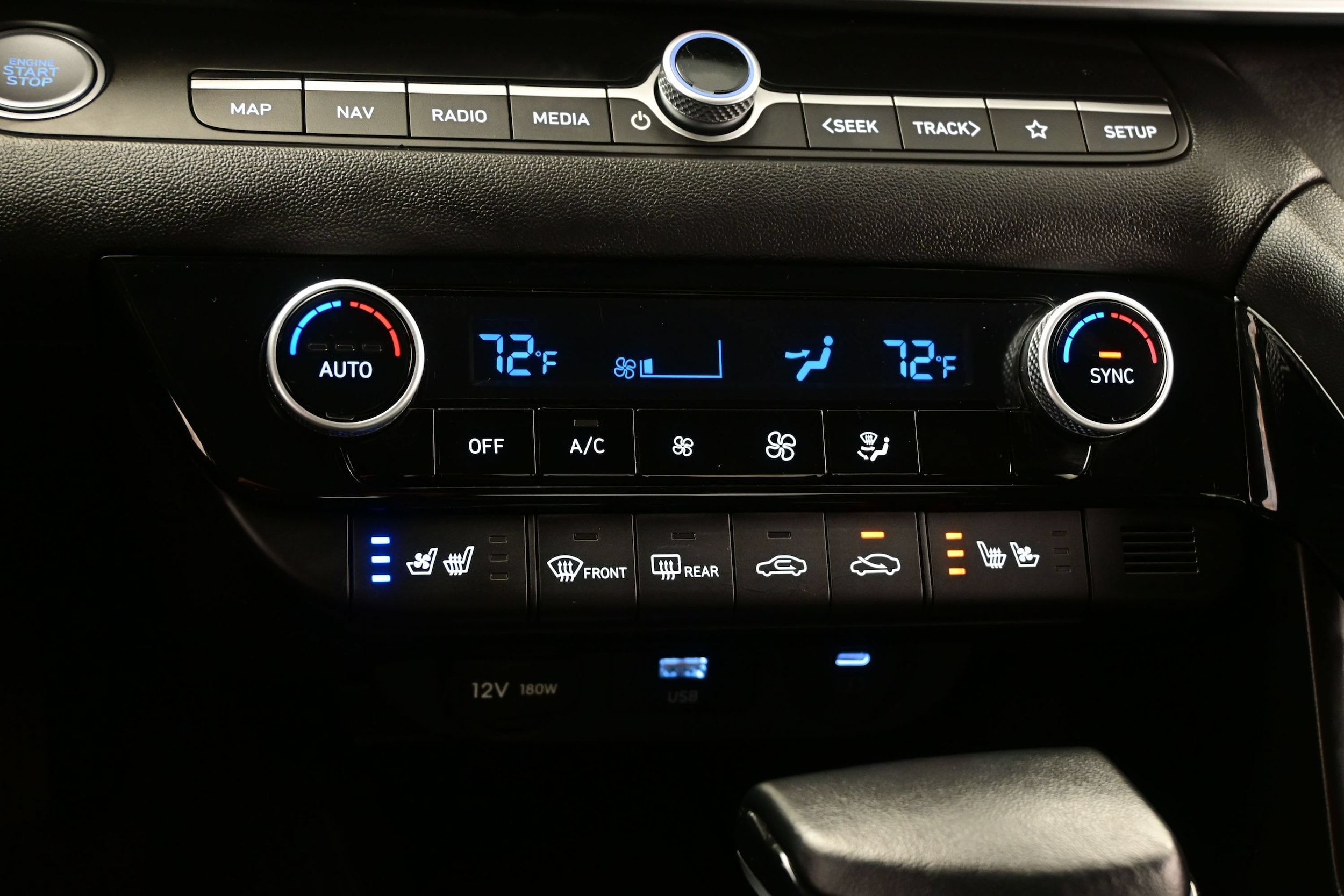 2025 Hyundai Elantra Limited - Photo 21