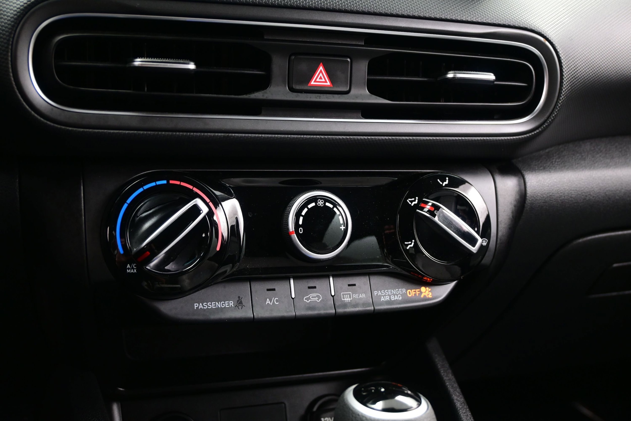 2023 Hyundai Kona SEL - Photo 19