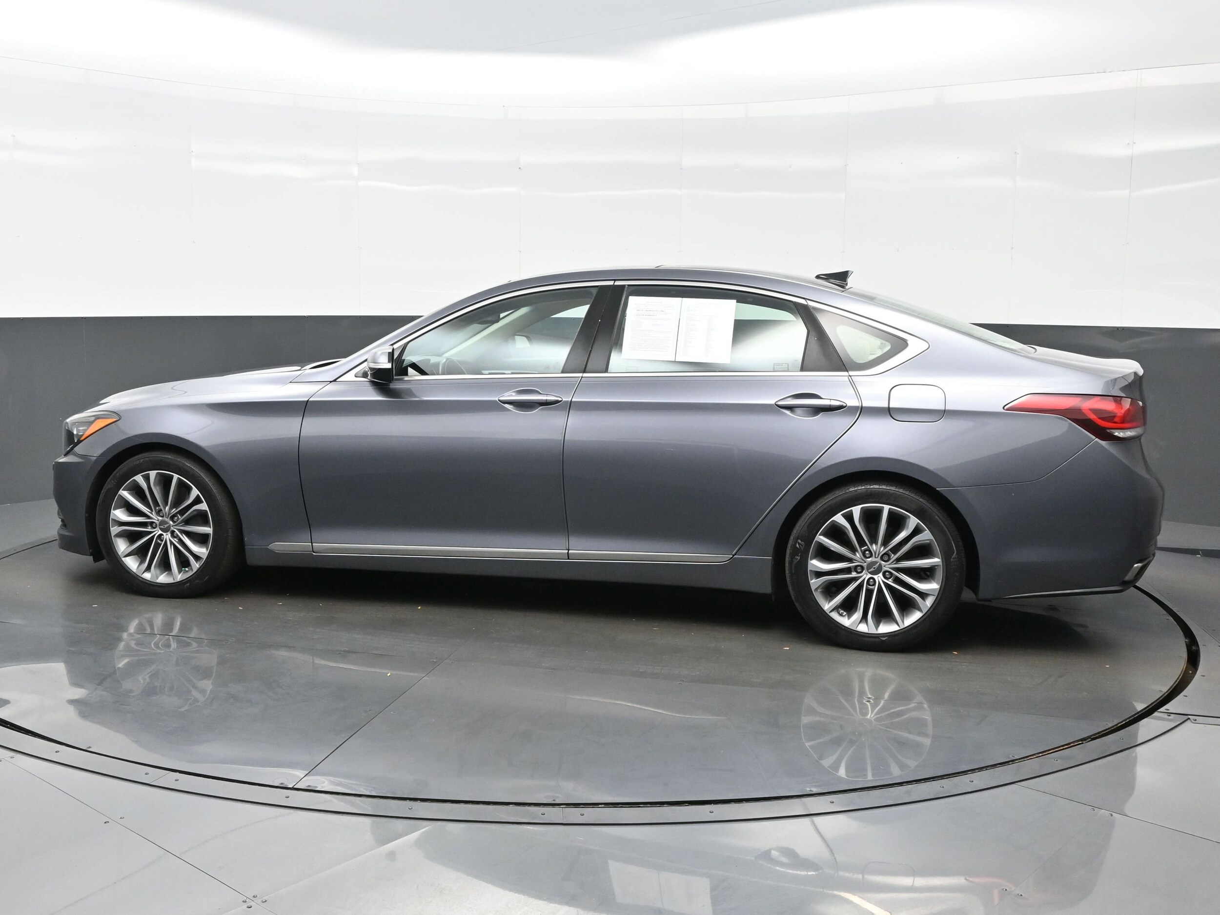 2016 Hyundai Genesis 3.8 photo 3