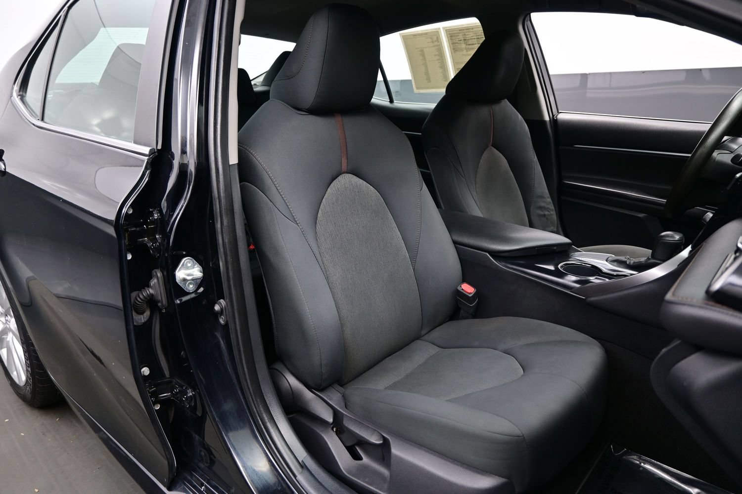 2020 Toyota Camry LE - Photo 14