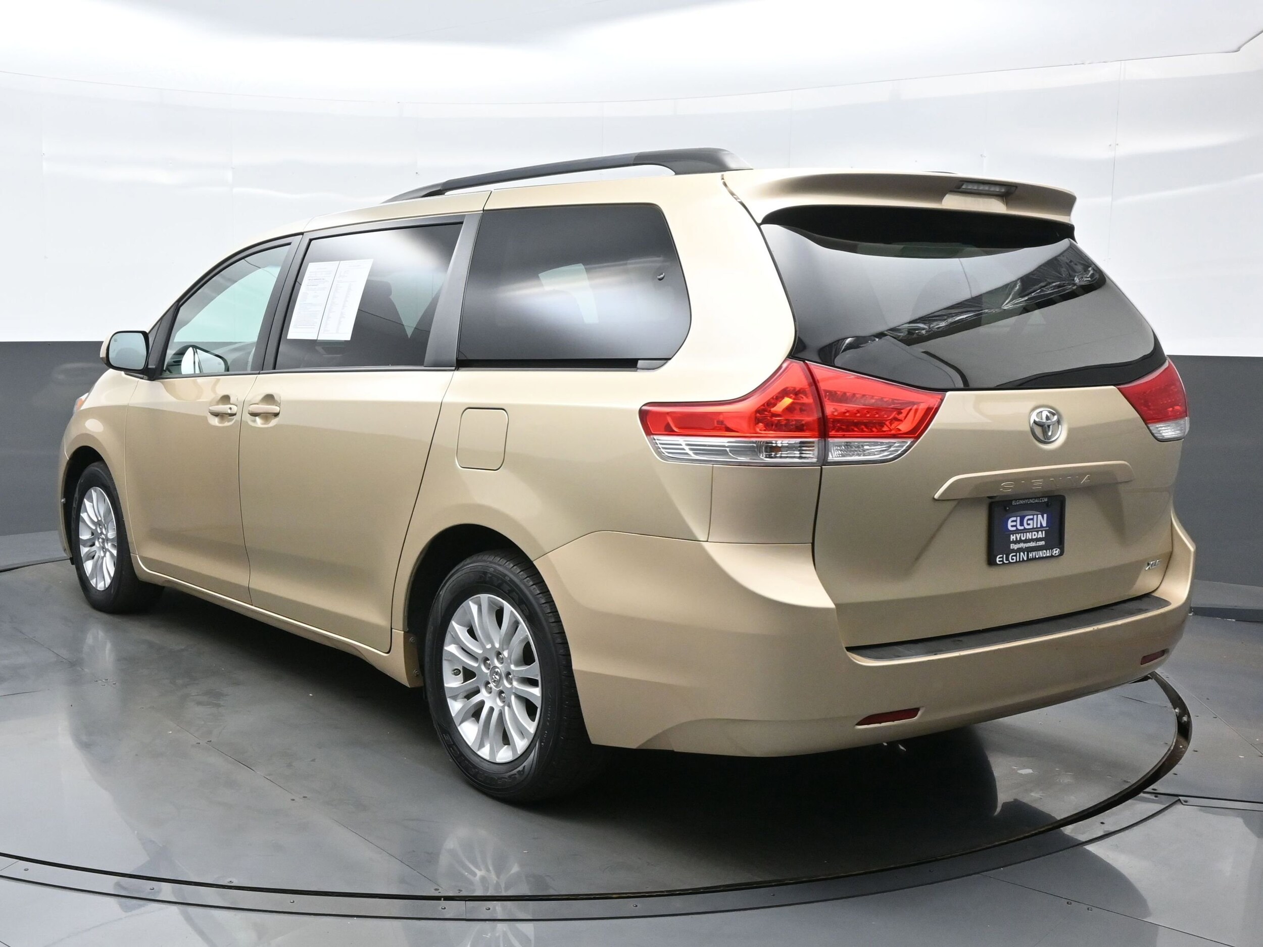 2014 Toyota Sienna Limited photo 4