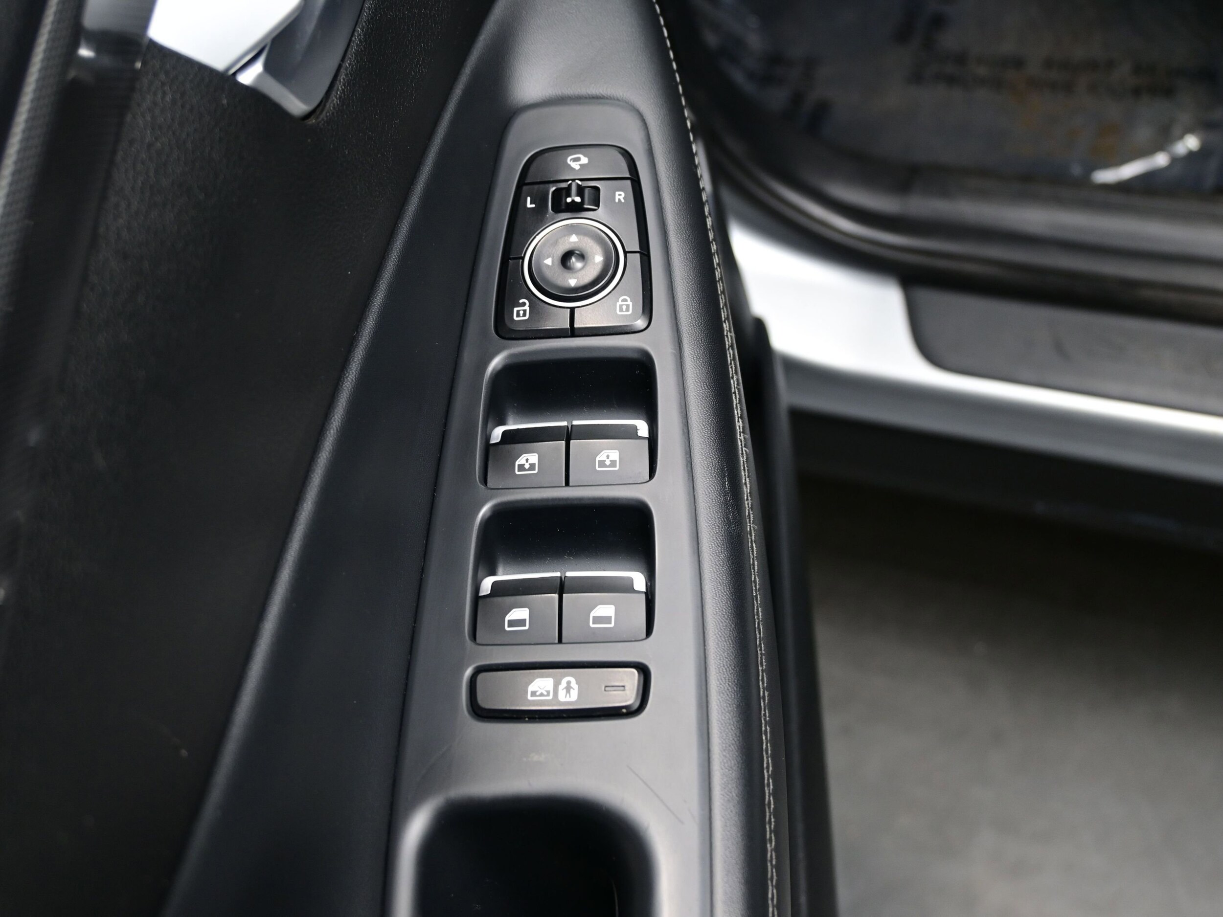2022 Hyundai Santa Fe Limited - Photo 10