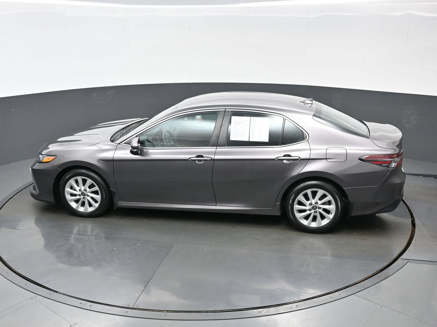 2021 Toyota Camry LE - Photo 35