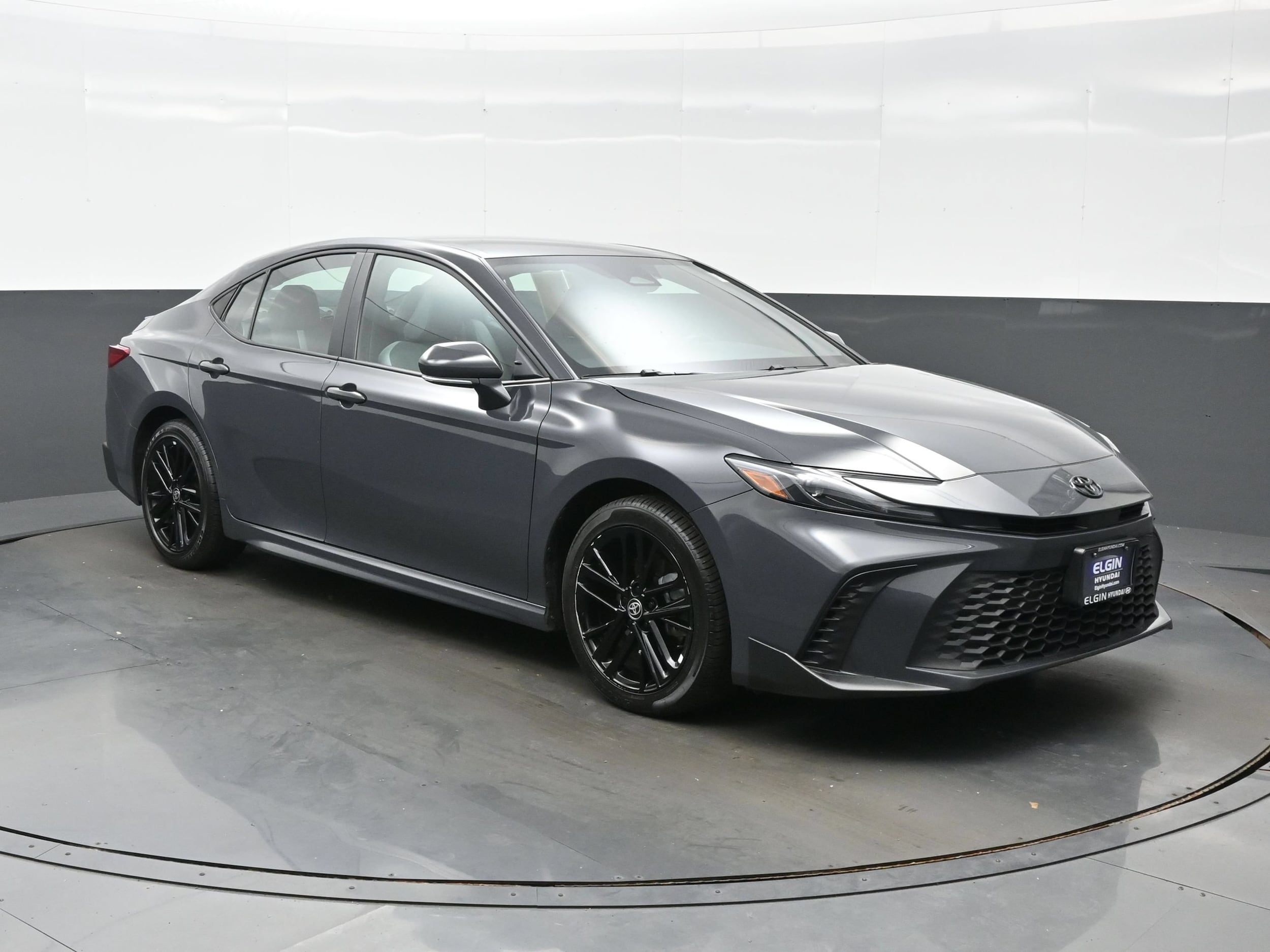 2025 Toyota Camry SE - Photo 8