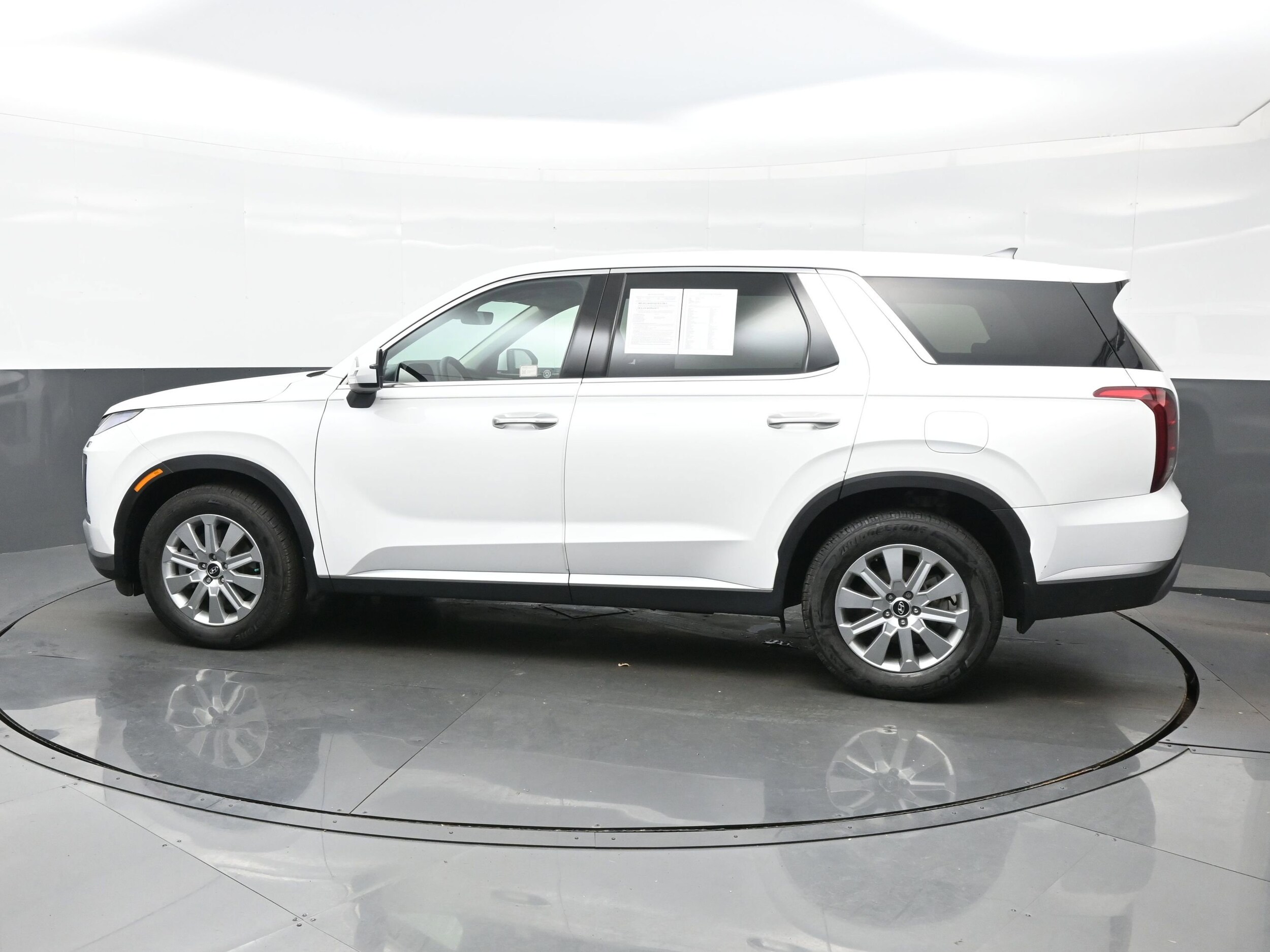 2023 Hyundai Palisade SE photo 3