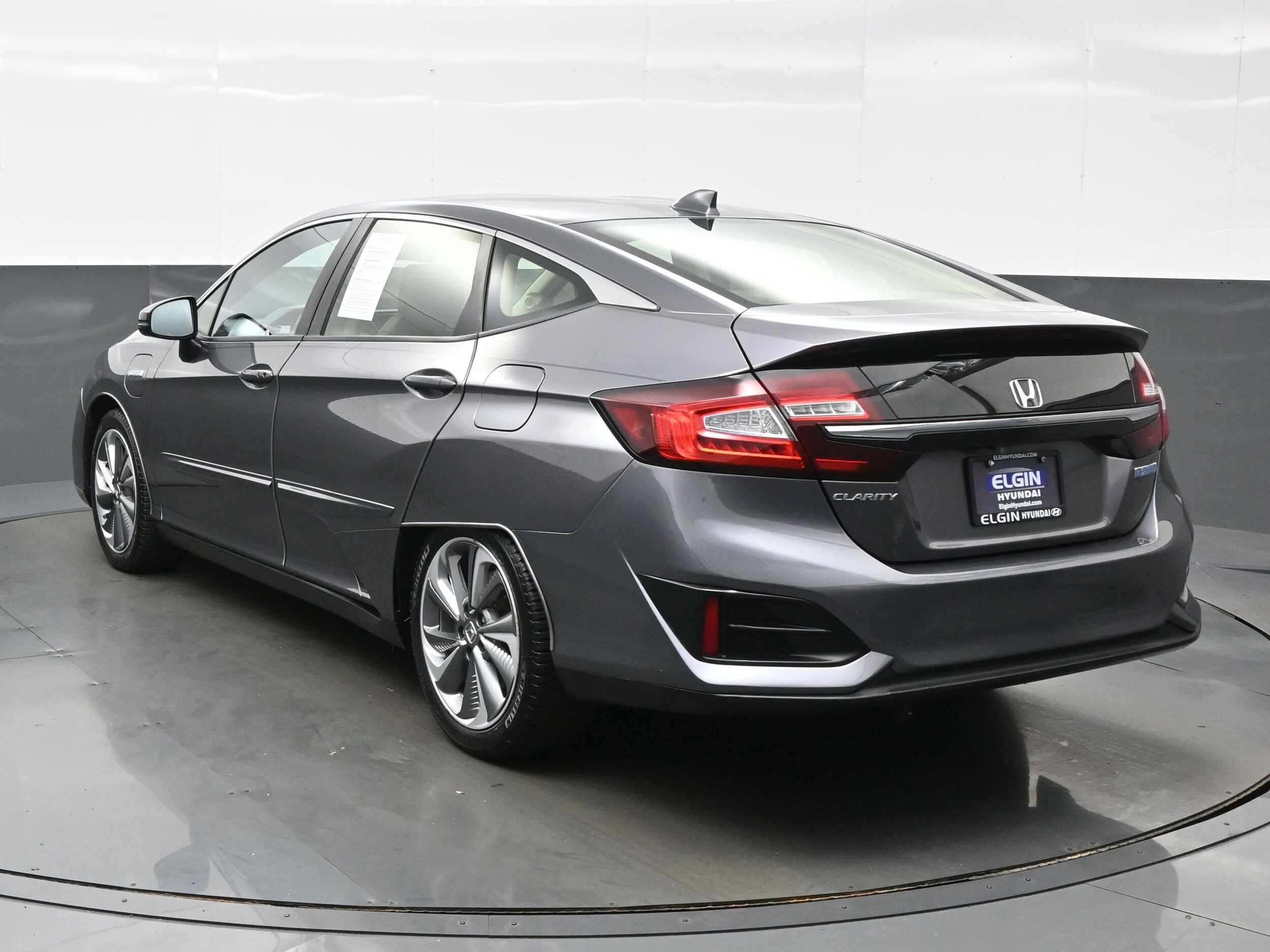 2018 Honda Clarity Plug-In Hybrid photo 2