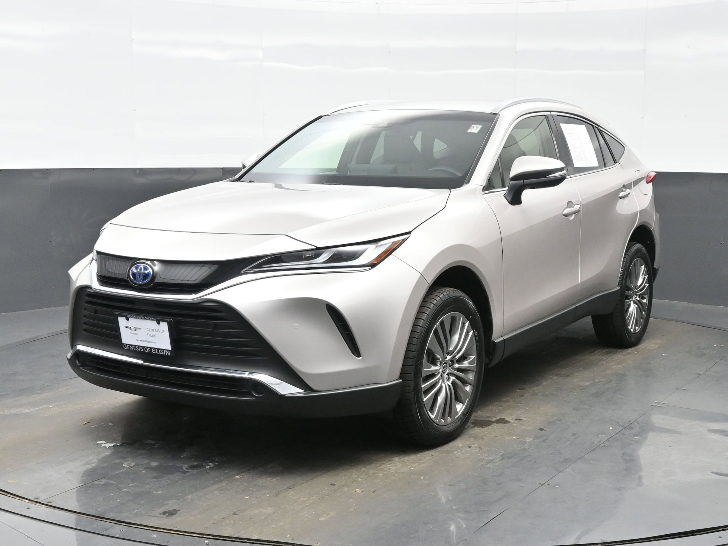 2022 Toyota Venza XLE's photo