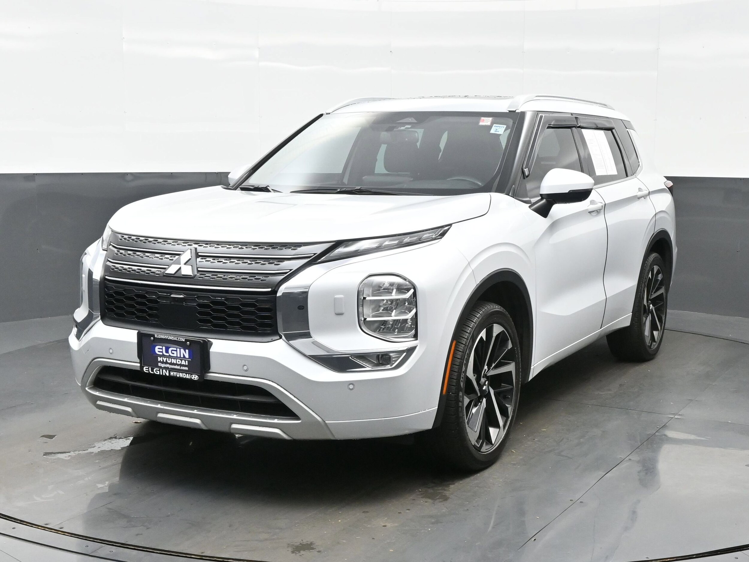 2023 Mitsubishi Outlander SEL's photo