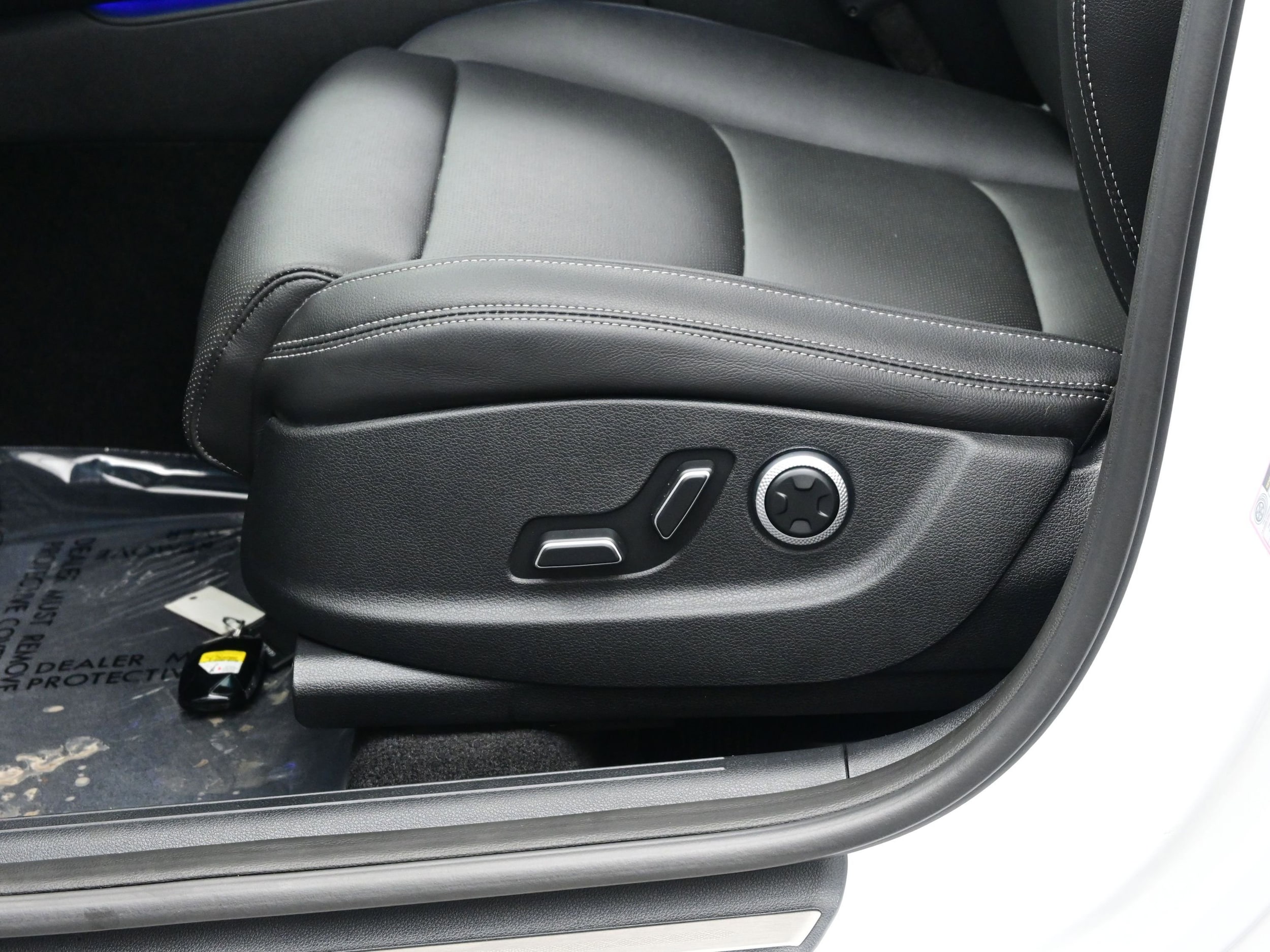 2026 GENESIS GV70 Standard - Photo 11