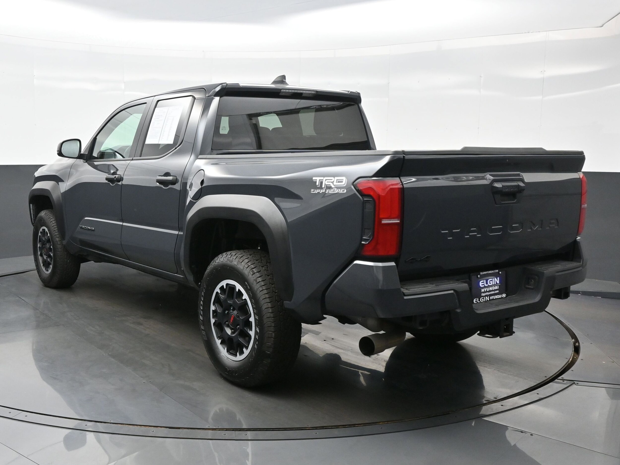 2024 Toyota Tacoma TRD photo 3