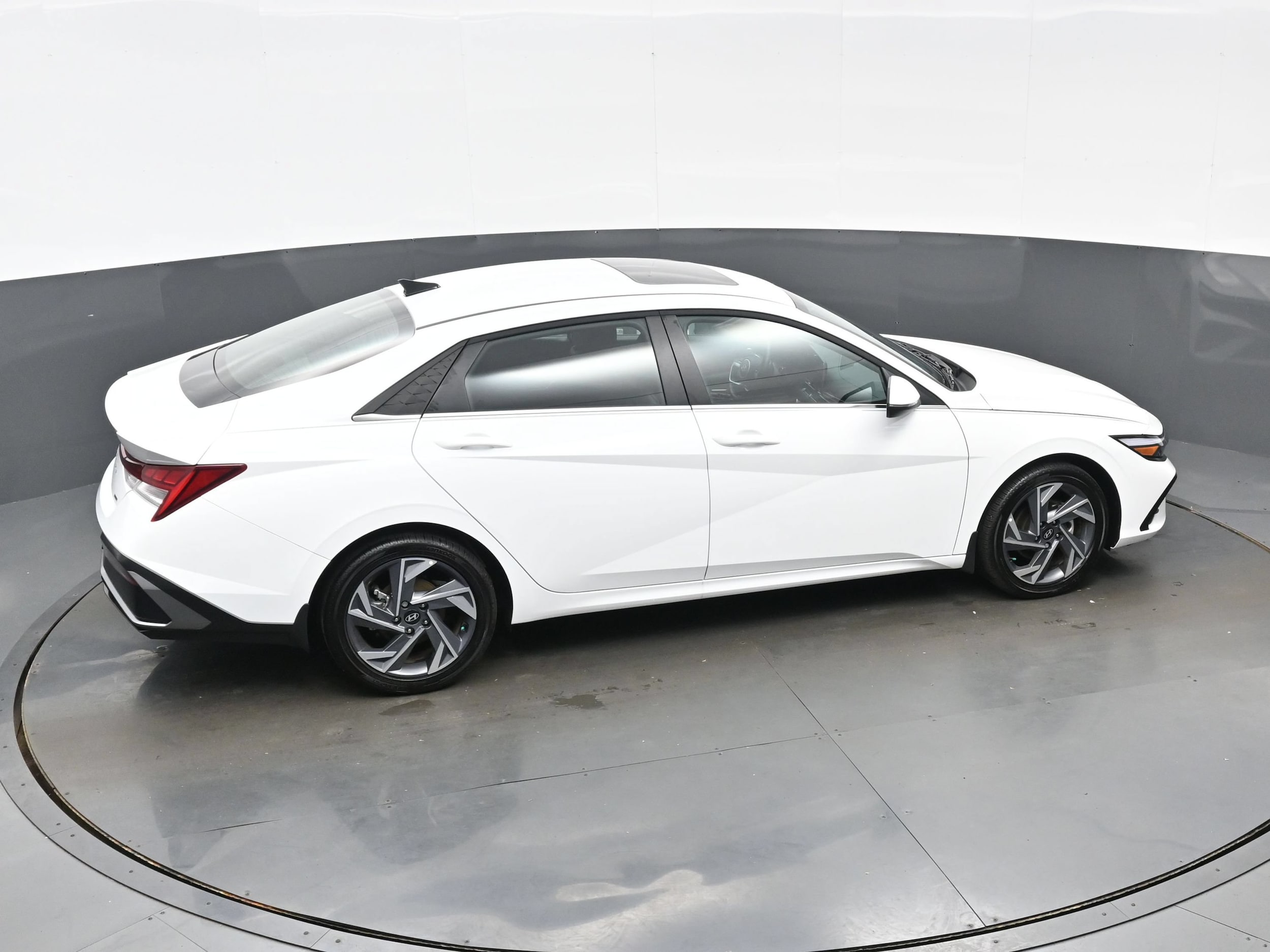 2025 Hyundai Elantra Limited - Photo 39