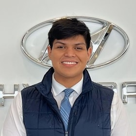 Staff member Alejandro V from ID_b0bd9129455c