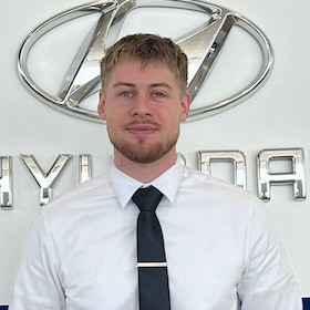 Staff member Elliot I from ID_b0bd9129455c