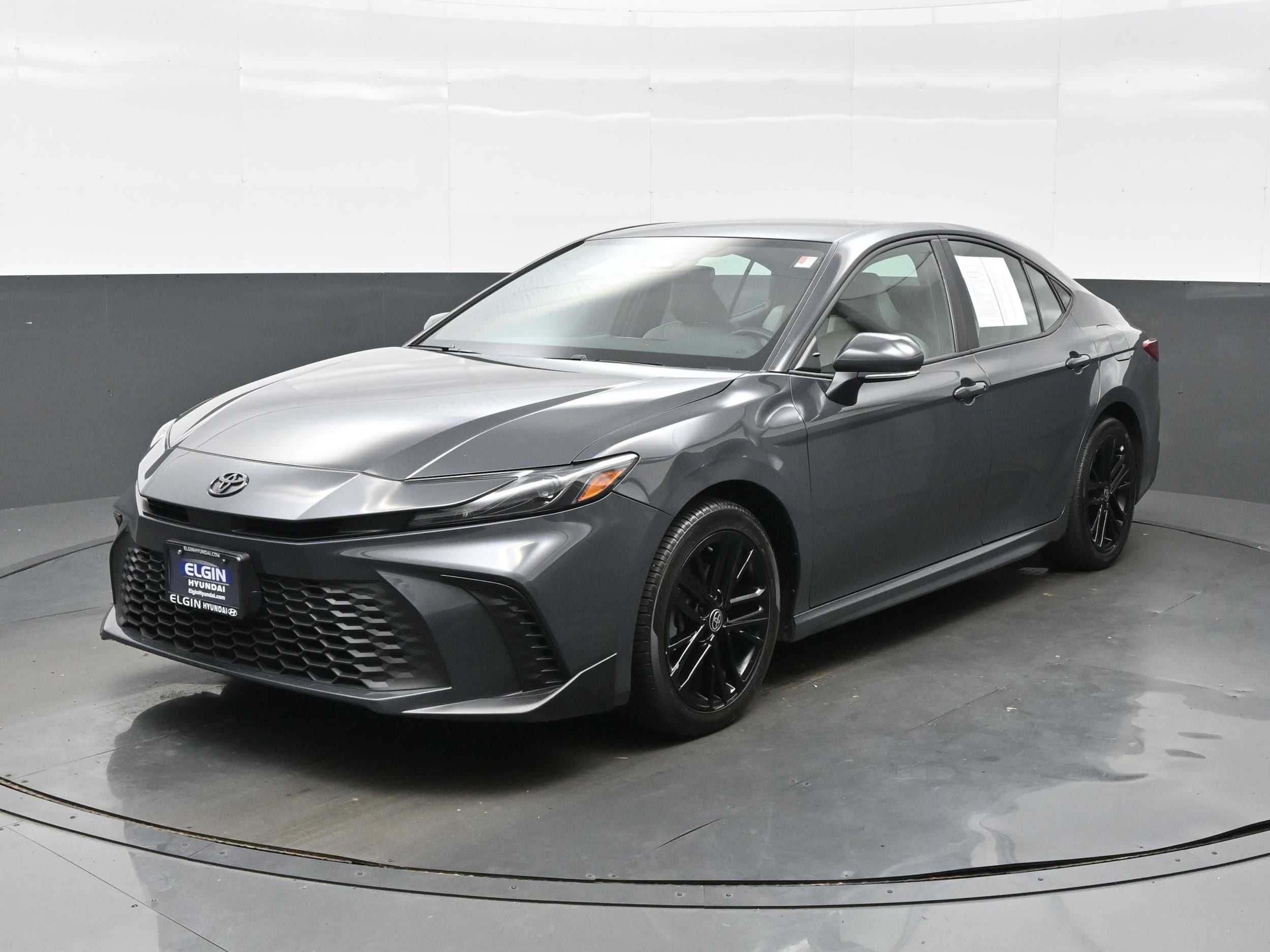2025 Toyota Camry SE - Photo 2
