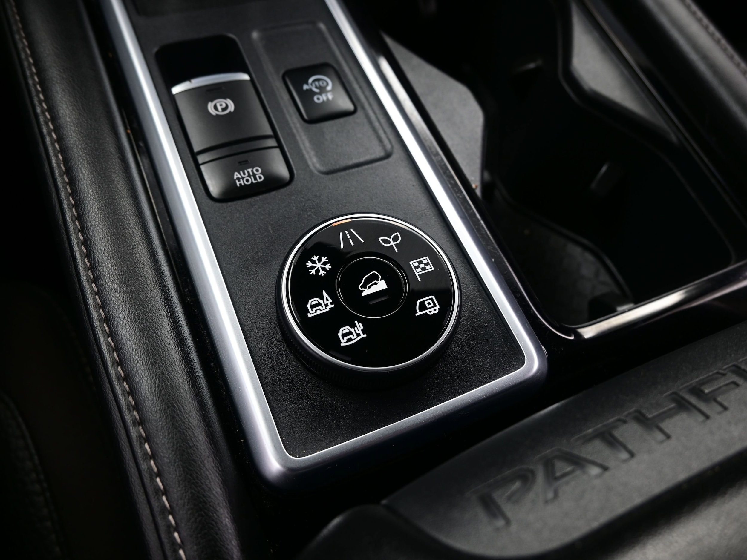 2023 Nissan Pathfinder SL - Photo 24