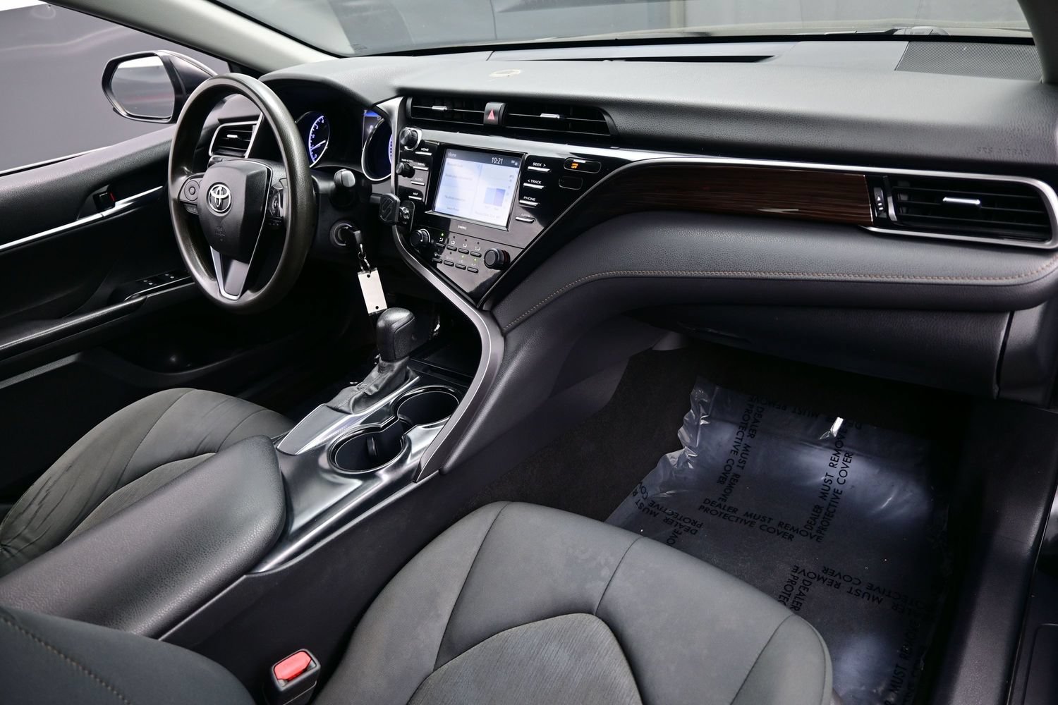 2020 Toyota Camry LE - Photo 15