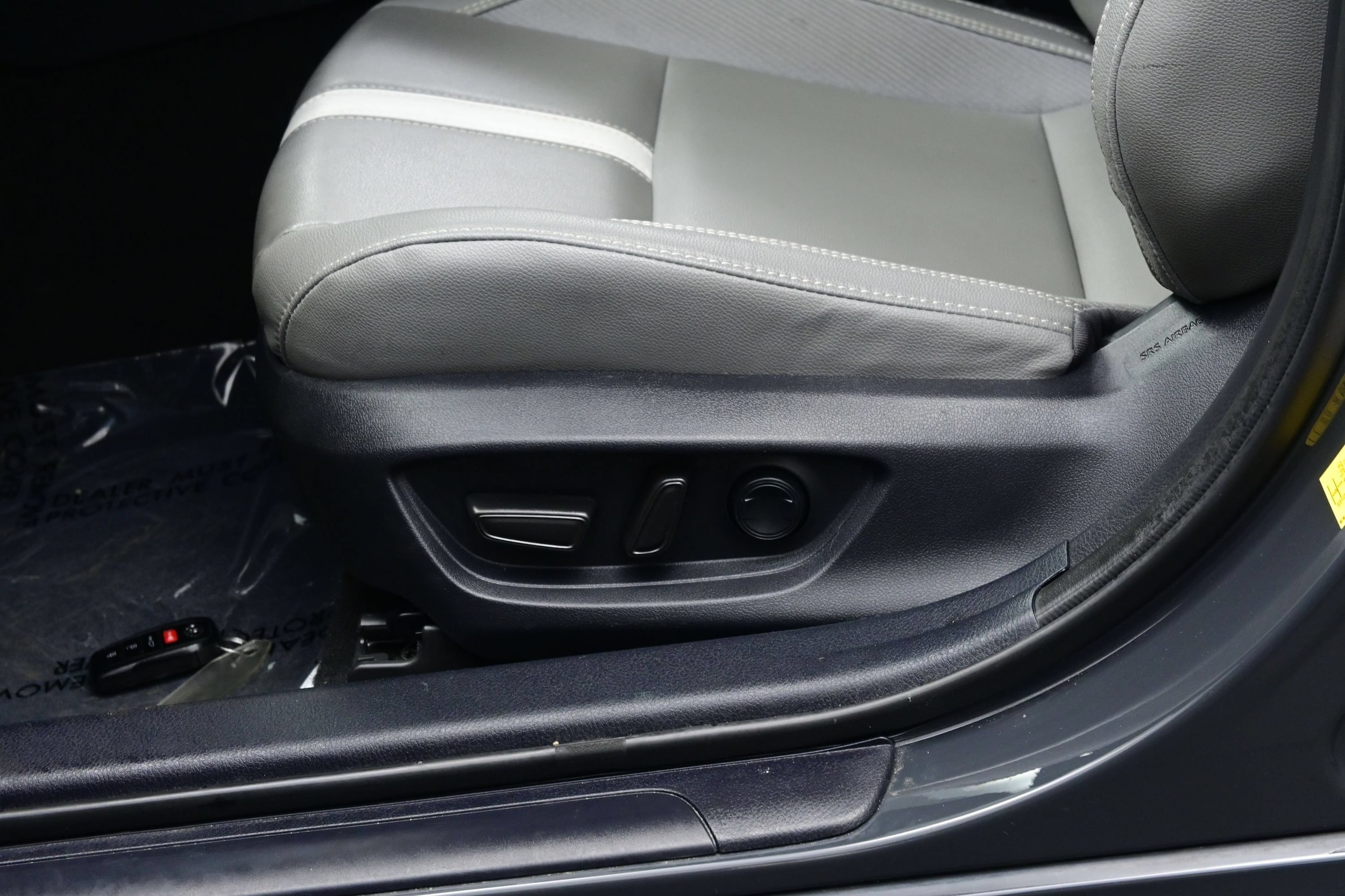 2025 Toyota Camry SE - Photo 11