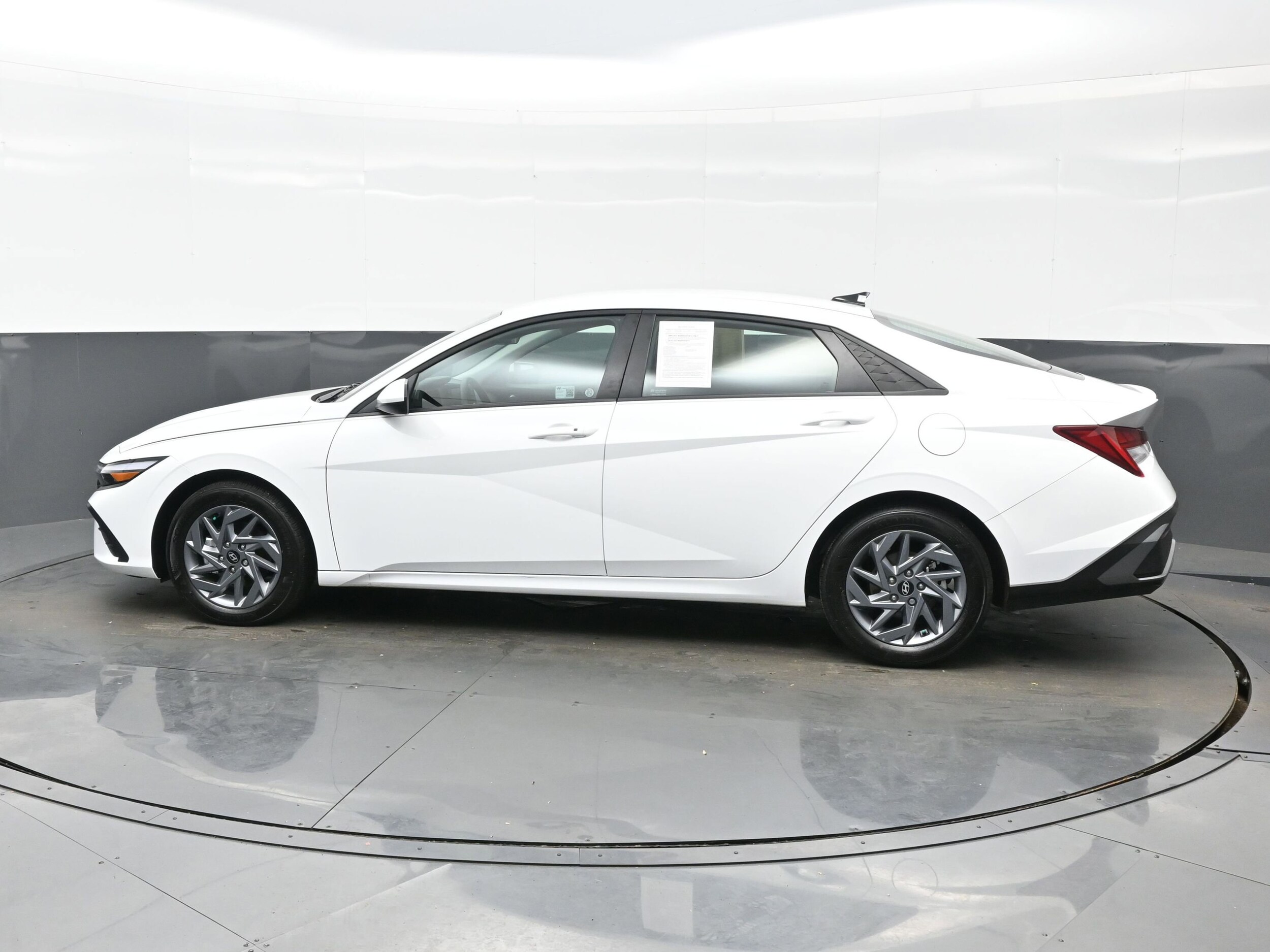 2025 Hyundai Elantra Hybrid Blue photo 3