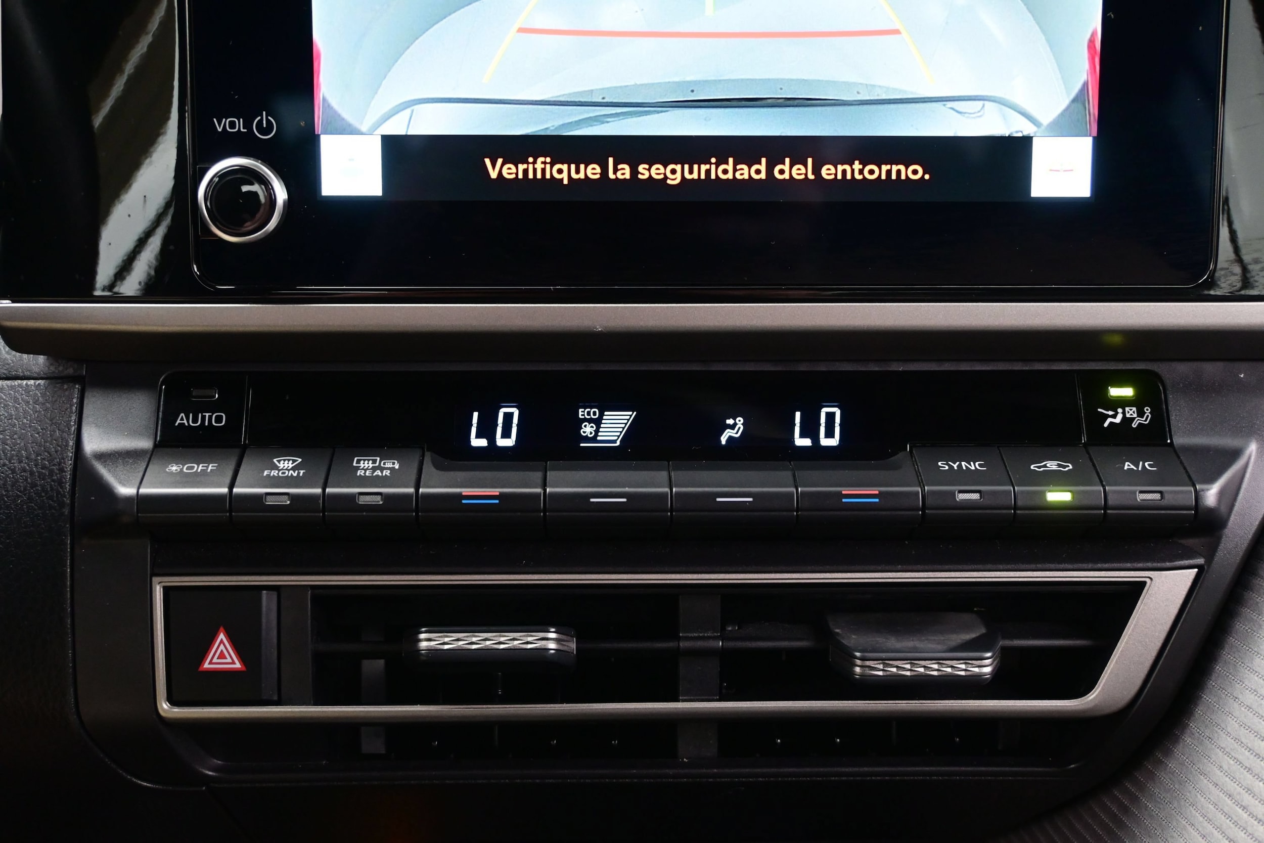 2025 Toyota Camry SE - Photo 20