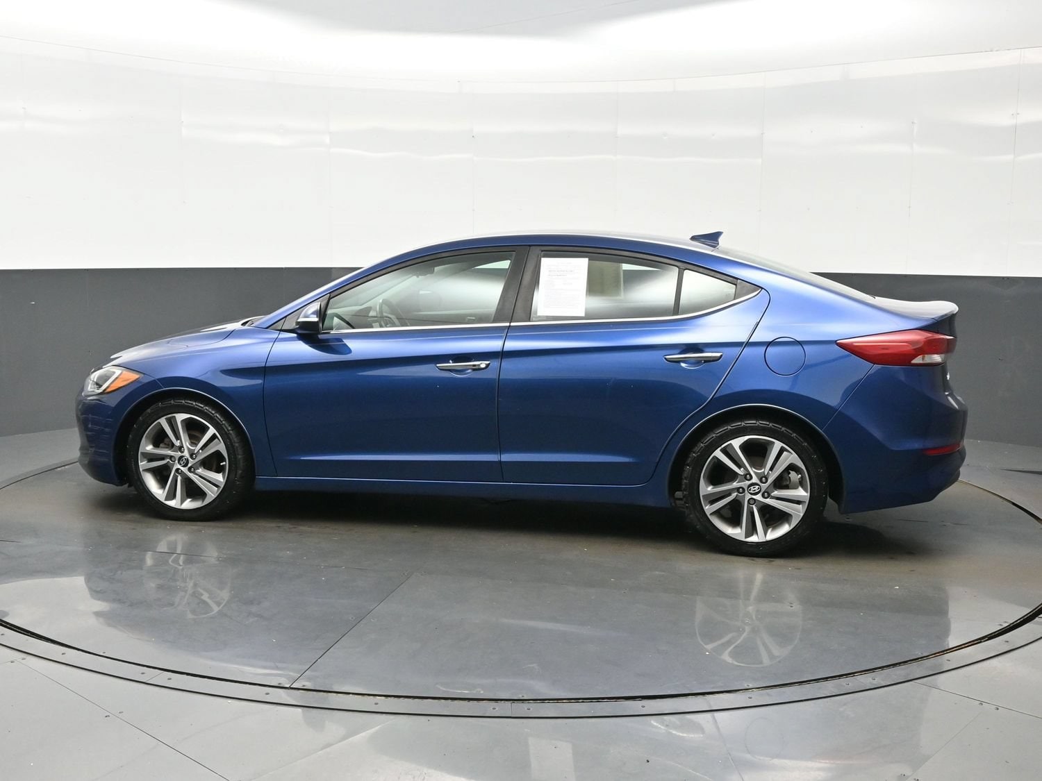 2017 Hyundai Elantra Limited - Photo 3
