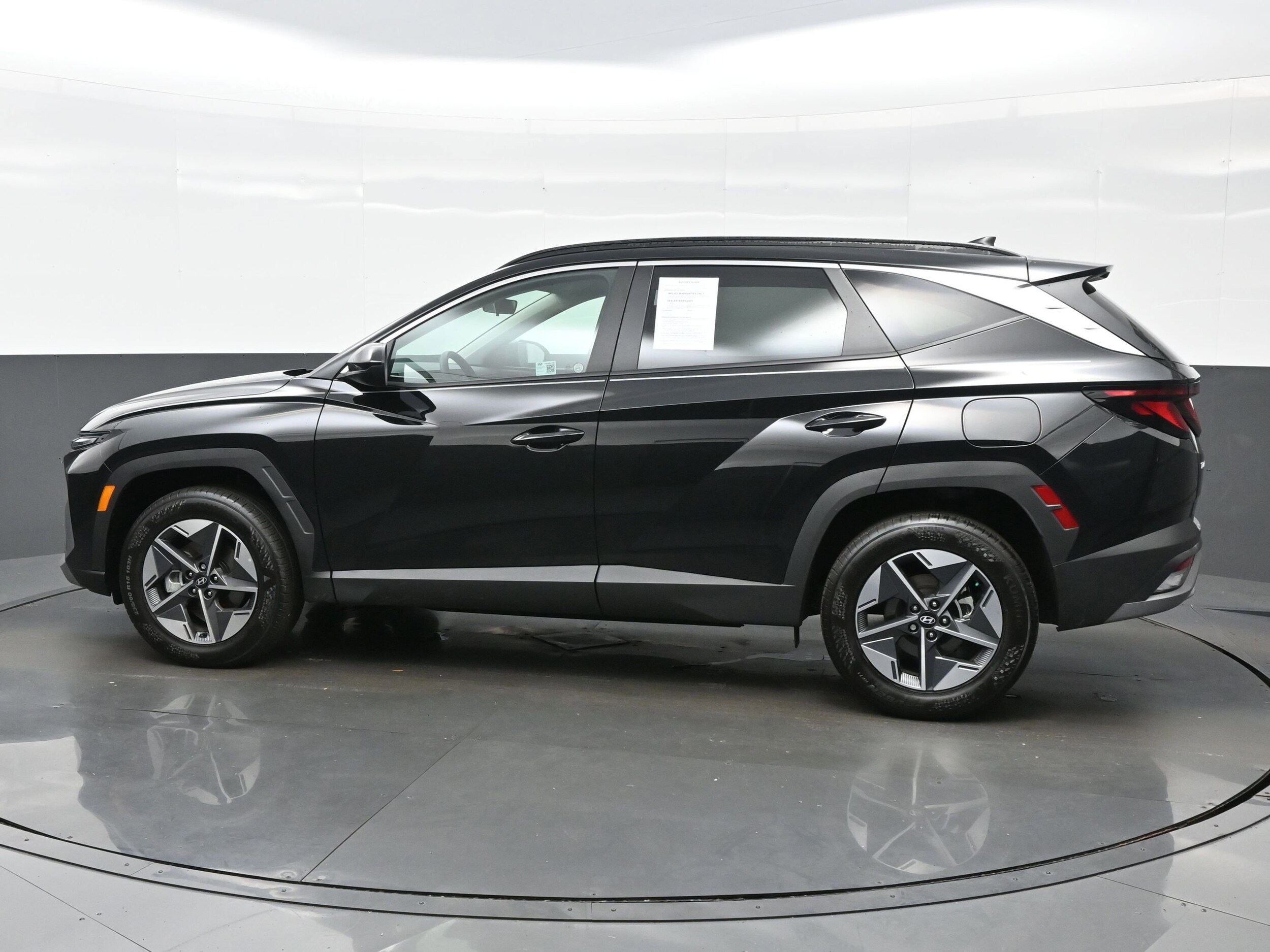 2025 Hyundai Tucson SEL photo 3