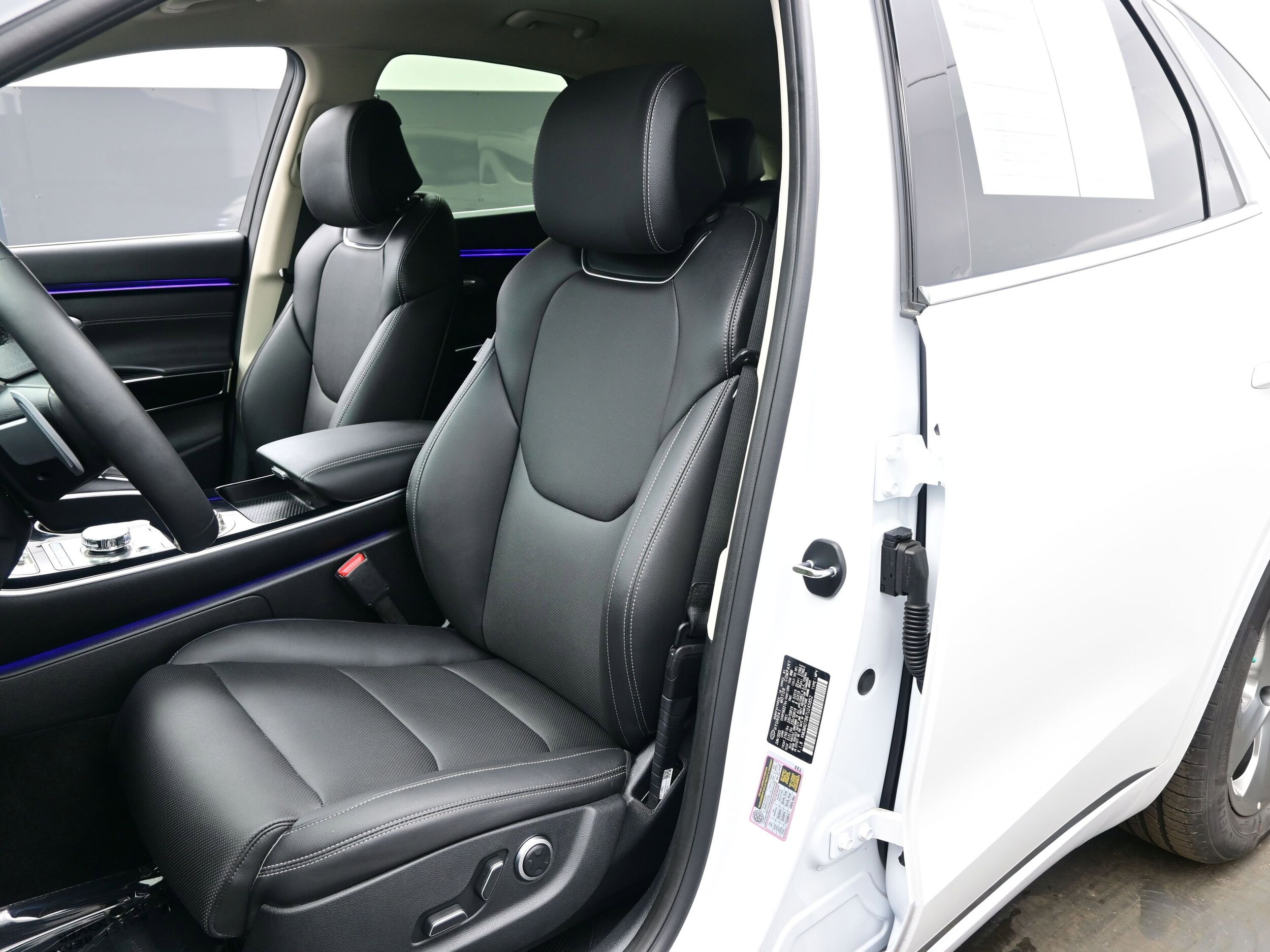2026 GENESIS GV70 Standard - Photo 12