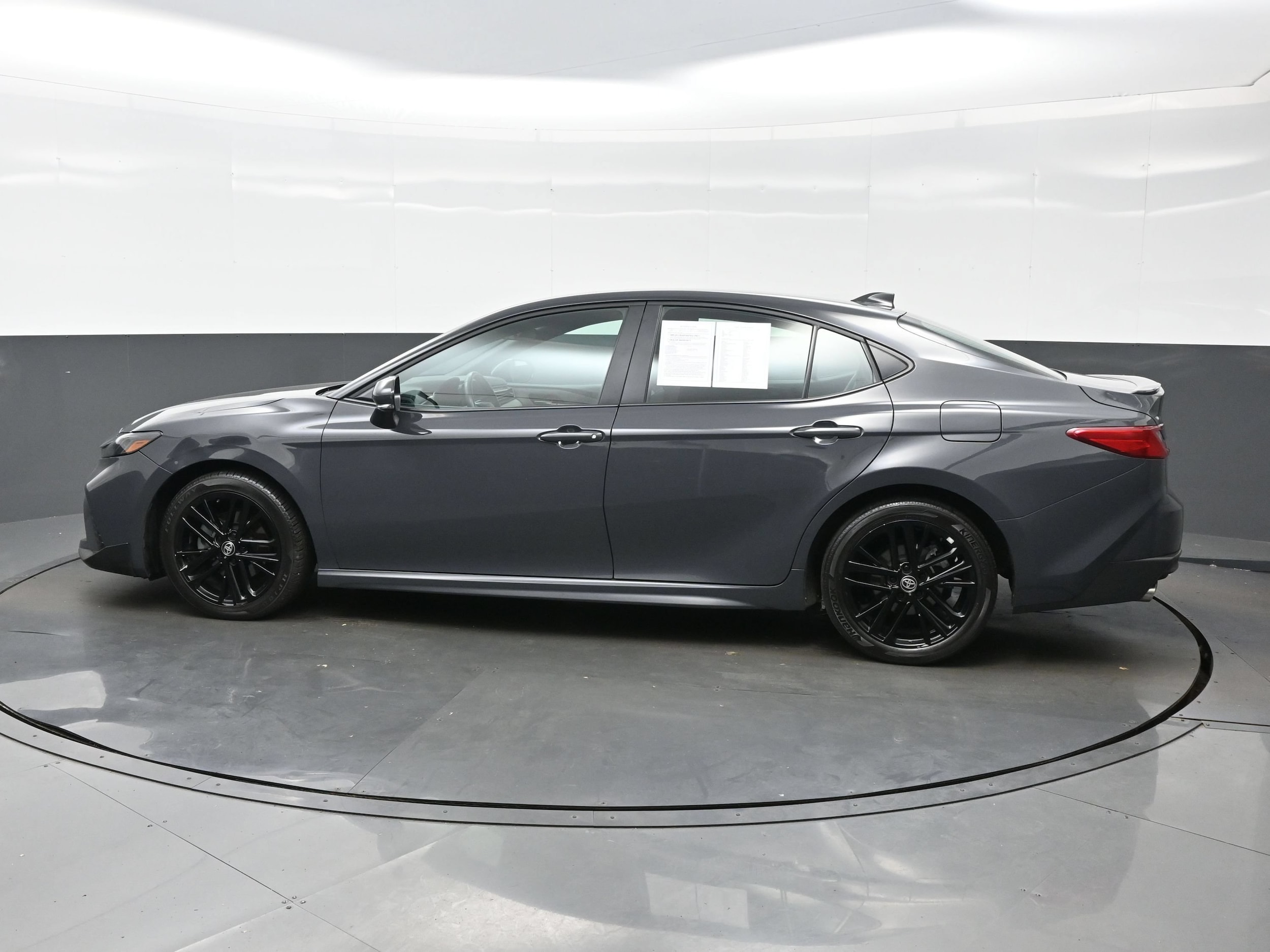 2025 Toyota Camry SE - Photo 3