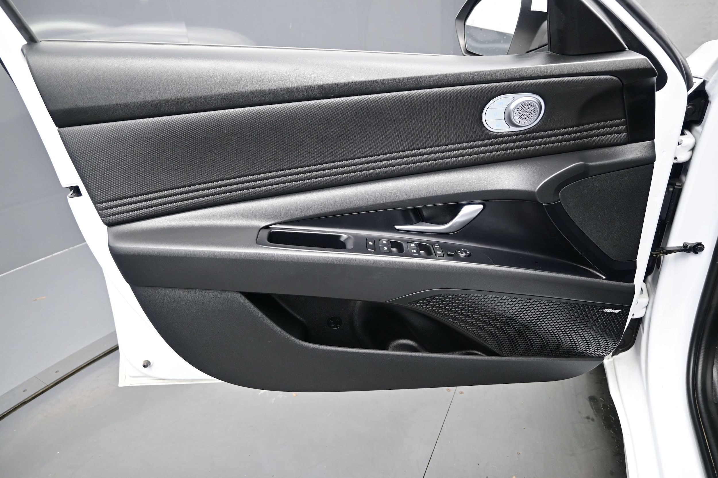 2025 Hyundai Elantra Limited - Photo 9