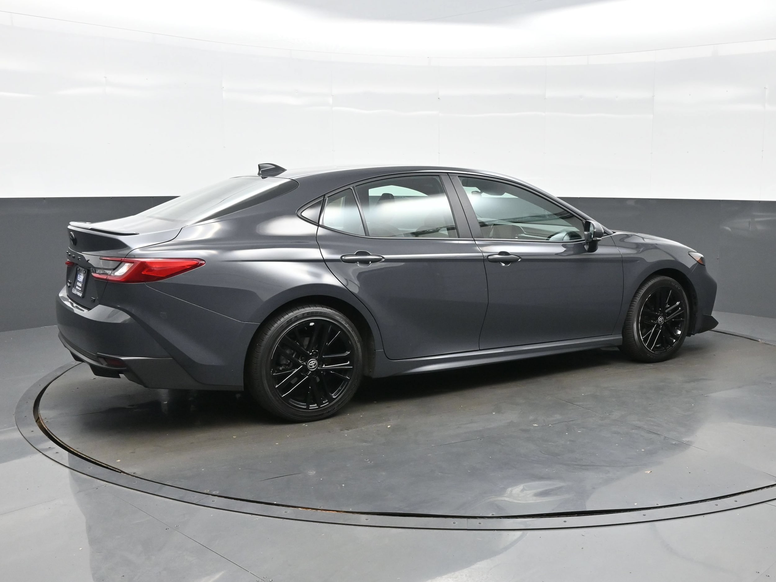 2025 Toyota Camry SE - Photo 6