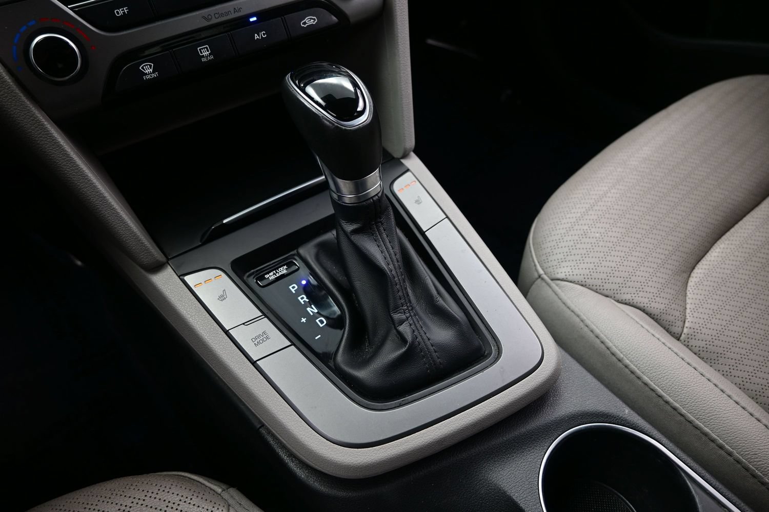 2017 Hyundai Elantra Limited - Photo 19