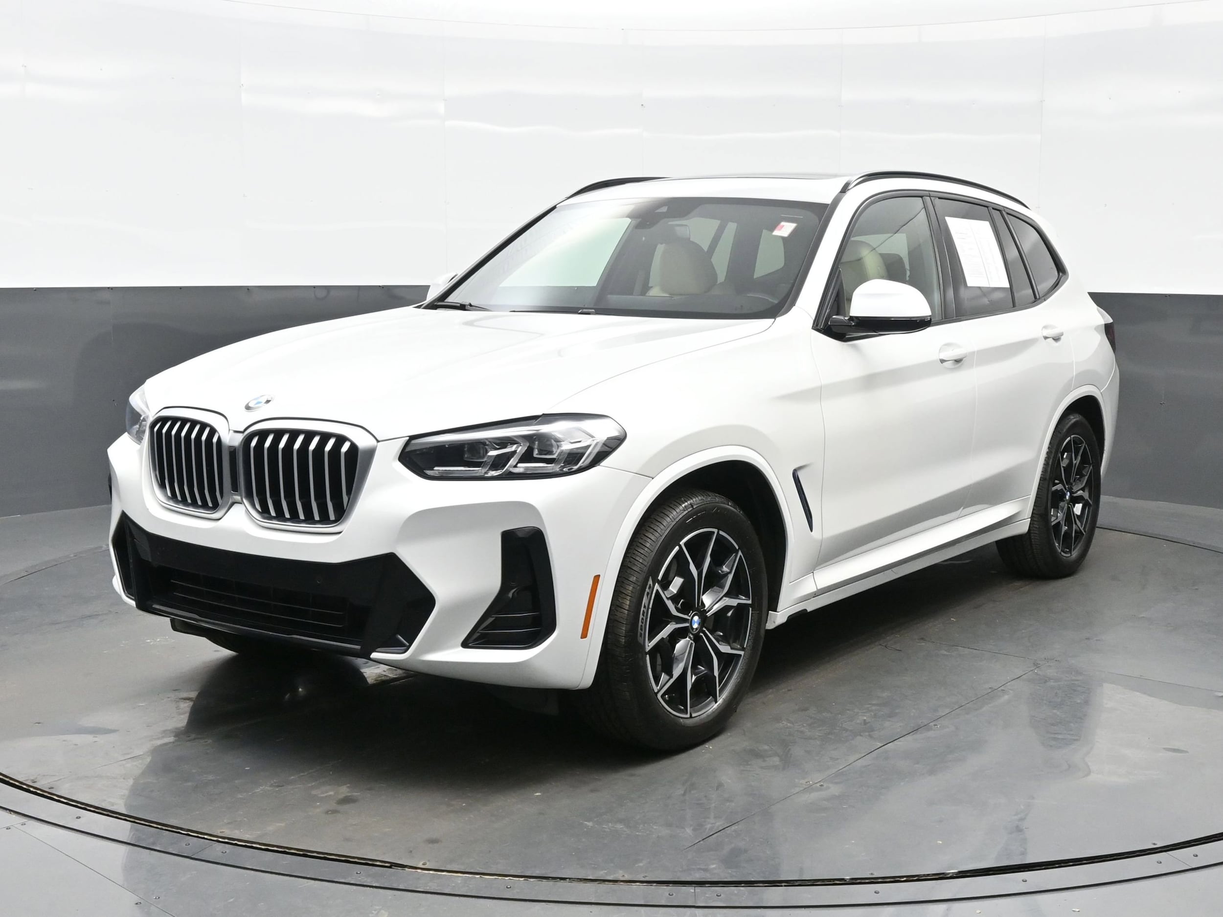 2022 BMW X3 30i's photo