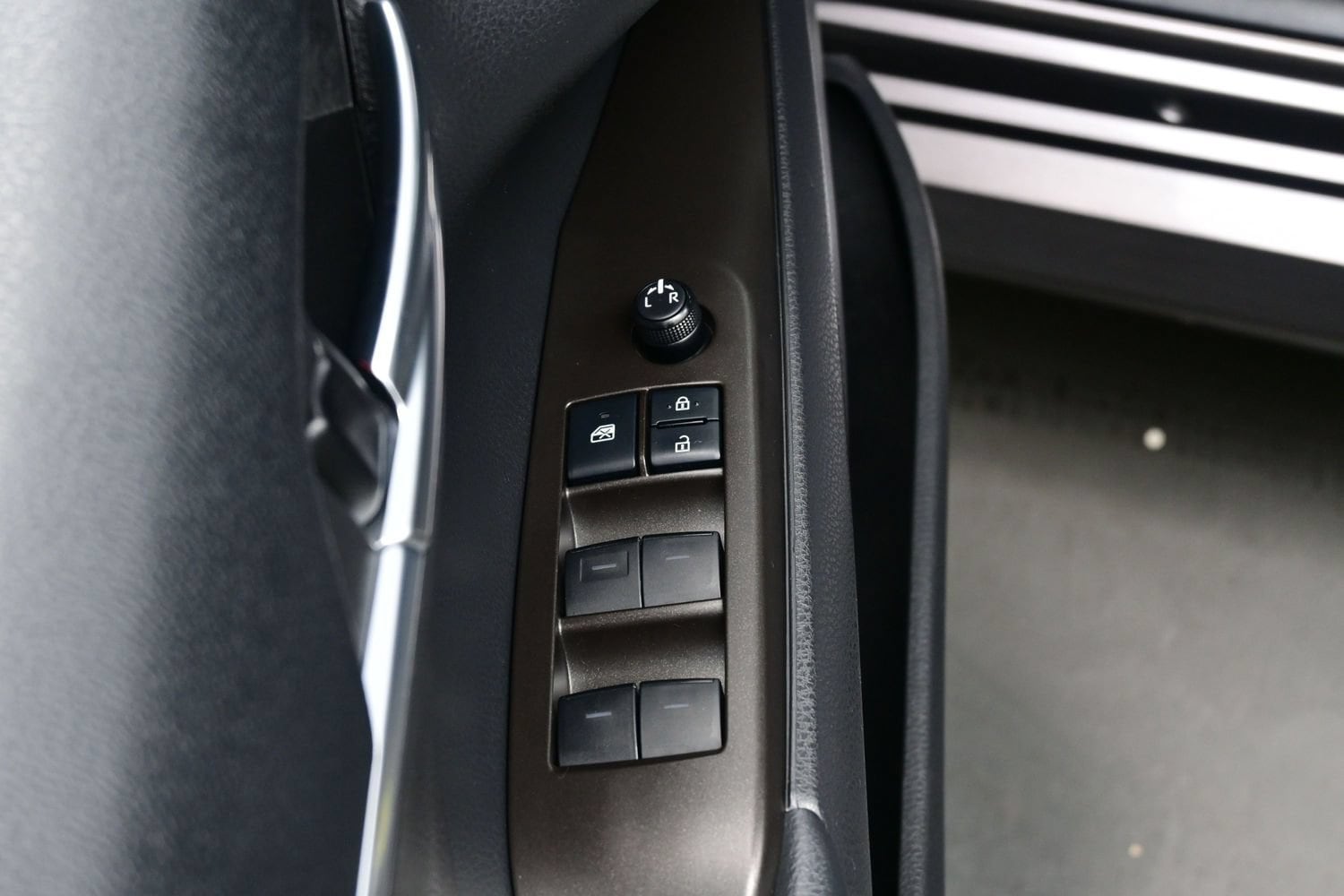 2021 Toyota Camry LE - Photo 10