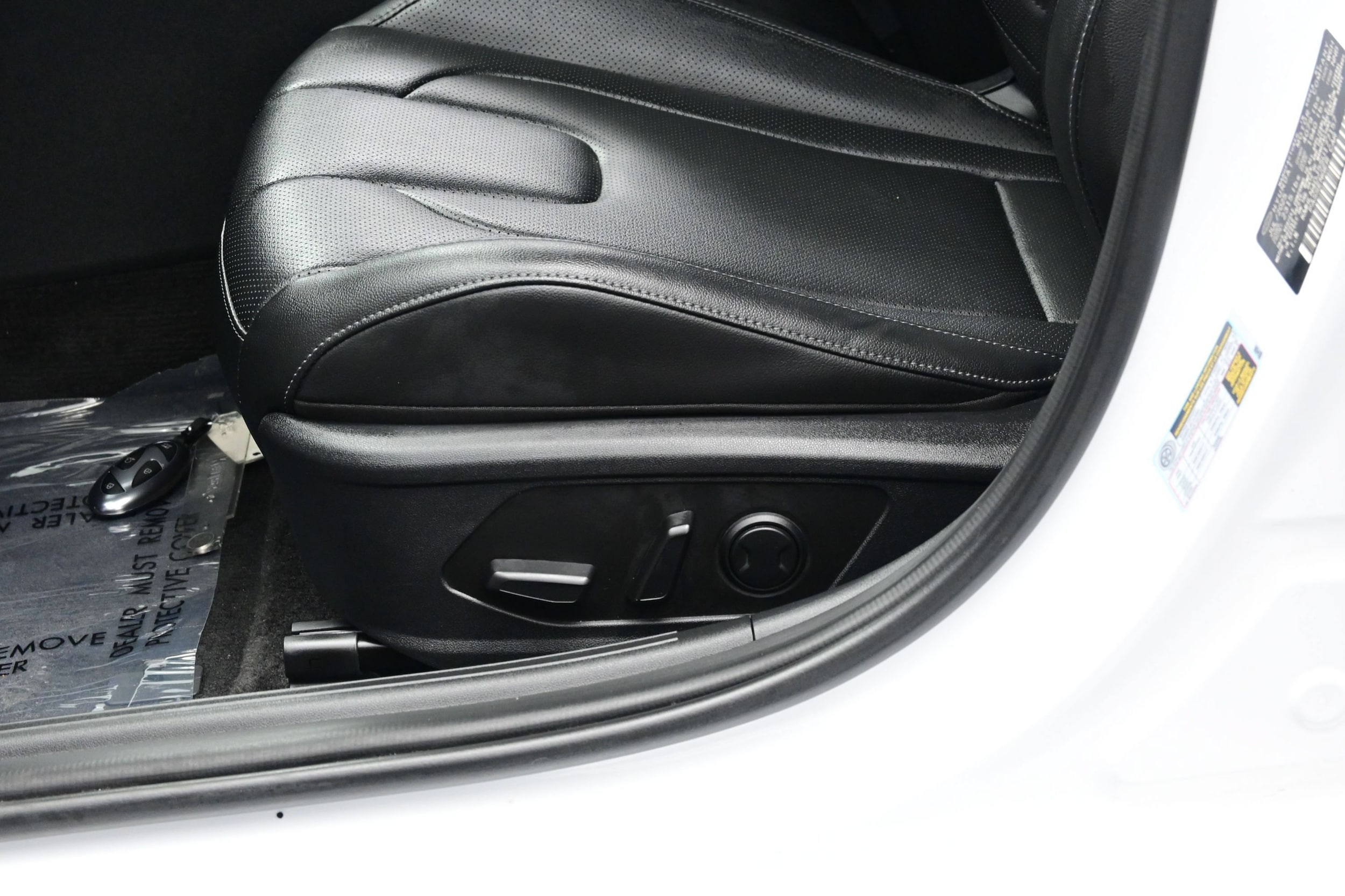 2025 Hyundai Elantra Limited - Photo 11