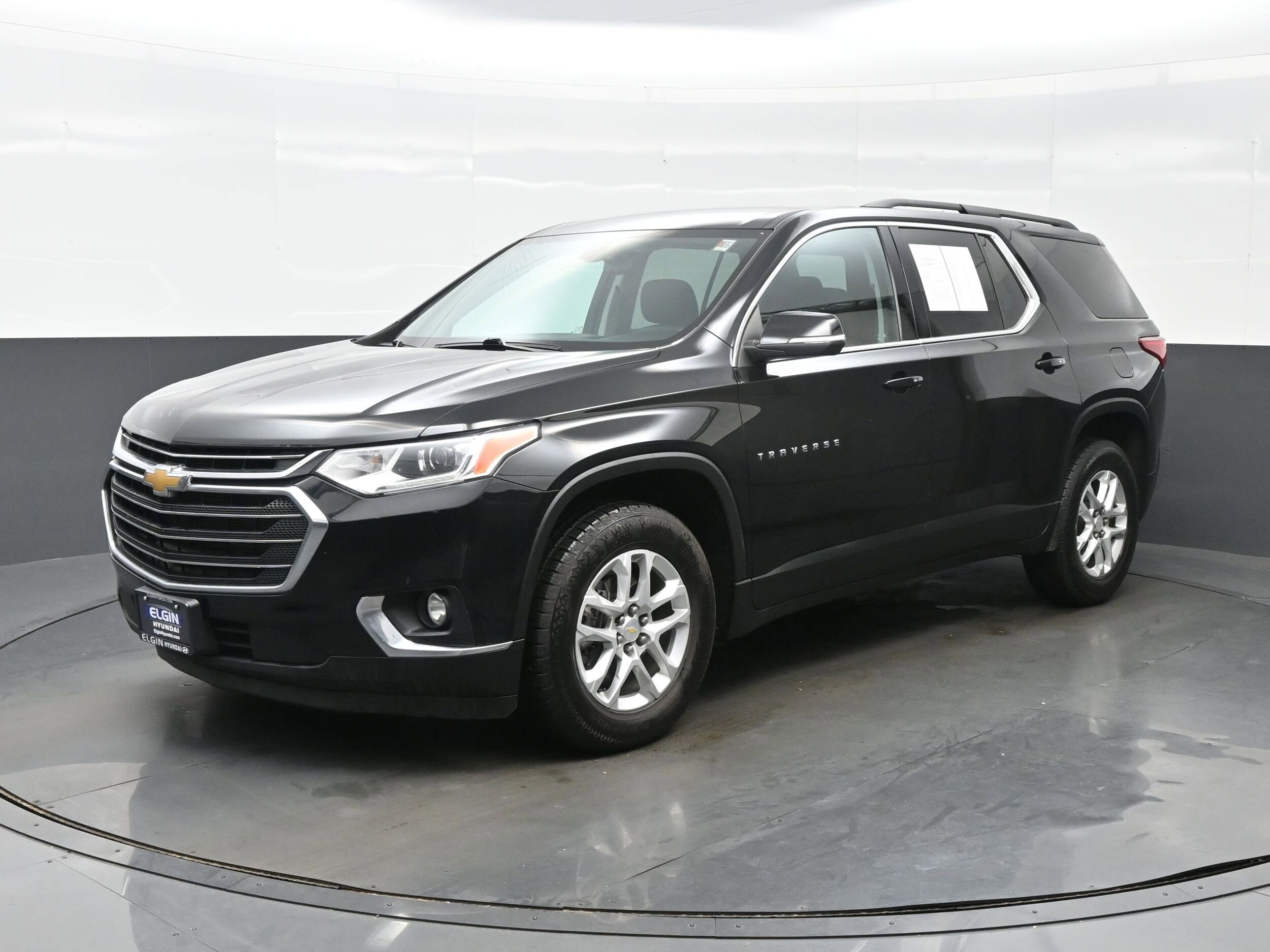 2021 Chevrolet Traverse Cloth photo 2