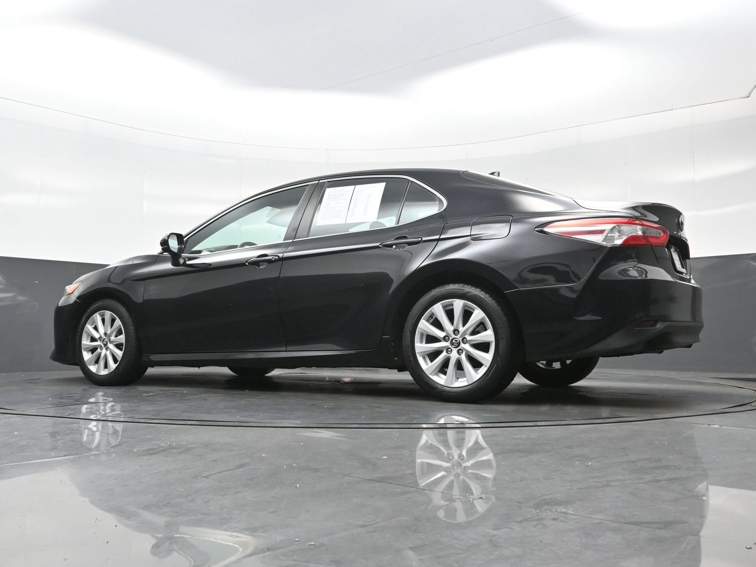 2020 Toyota Camry LE - Photo 27