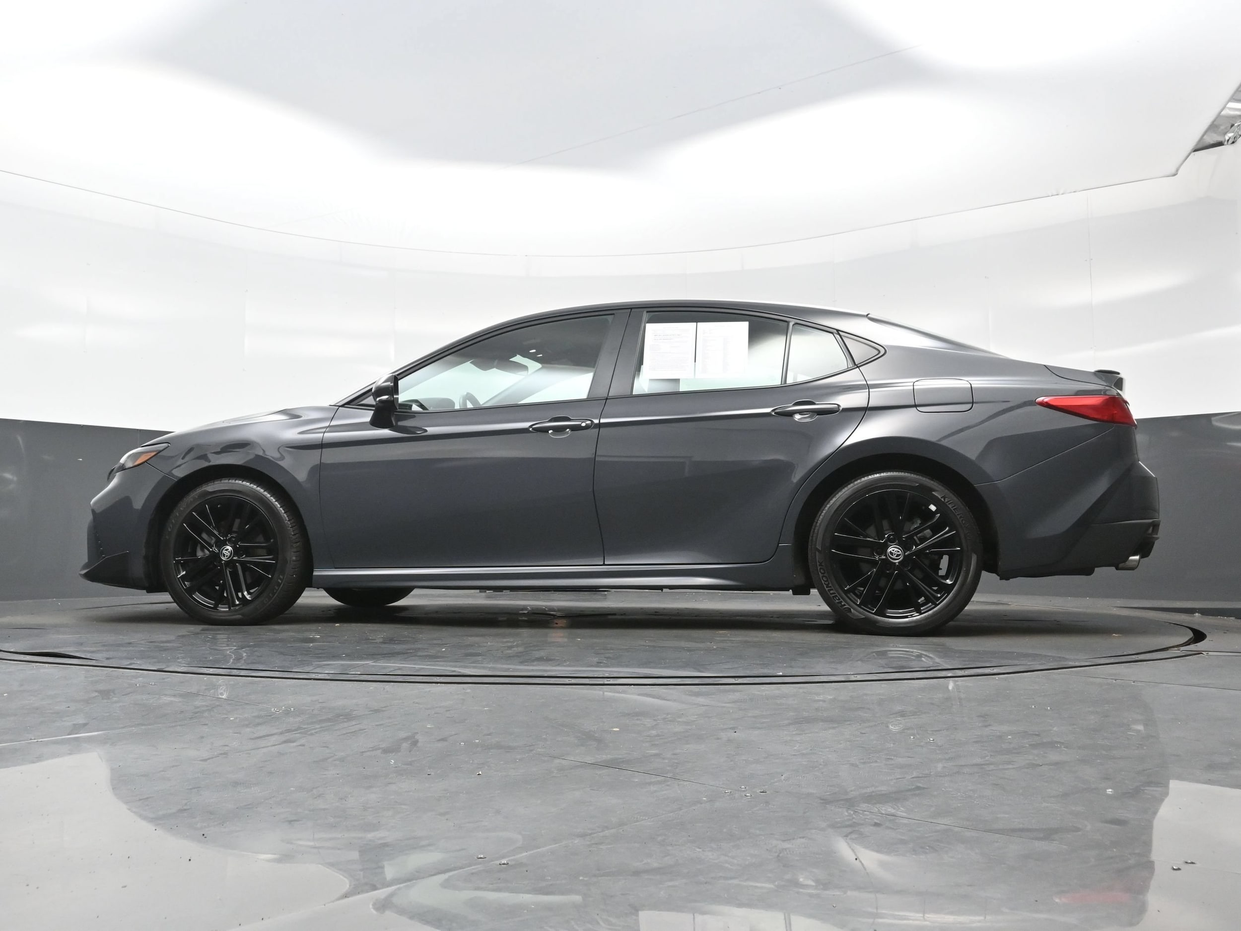 2025 Toyota Camry SE - Photo 28
