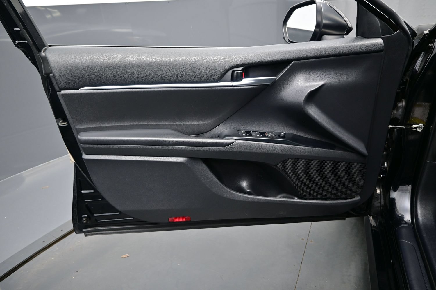 2020 Toyota Camry LE - Photo 9