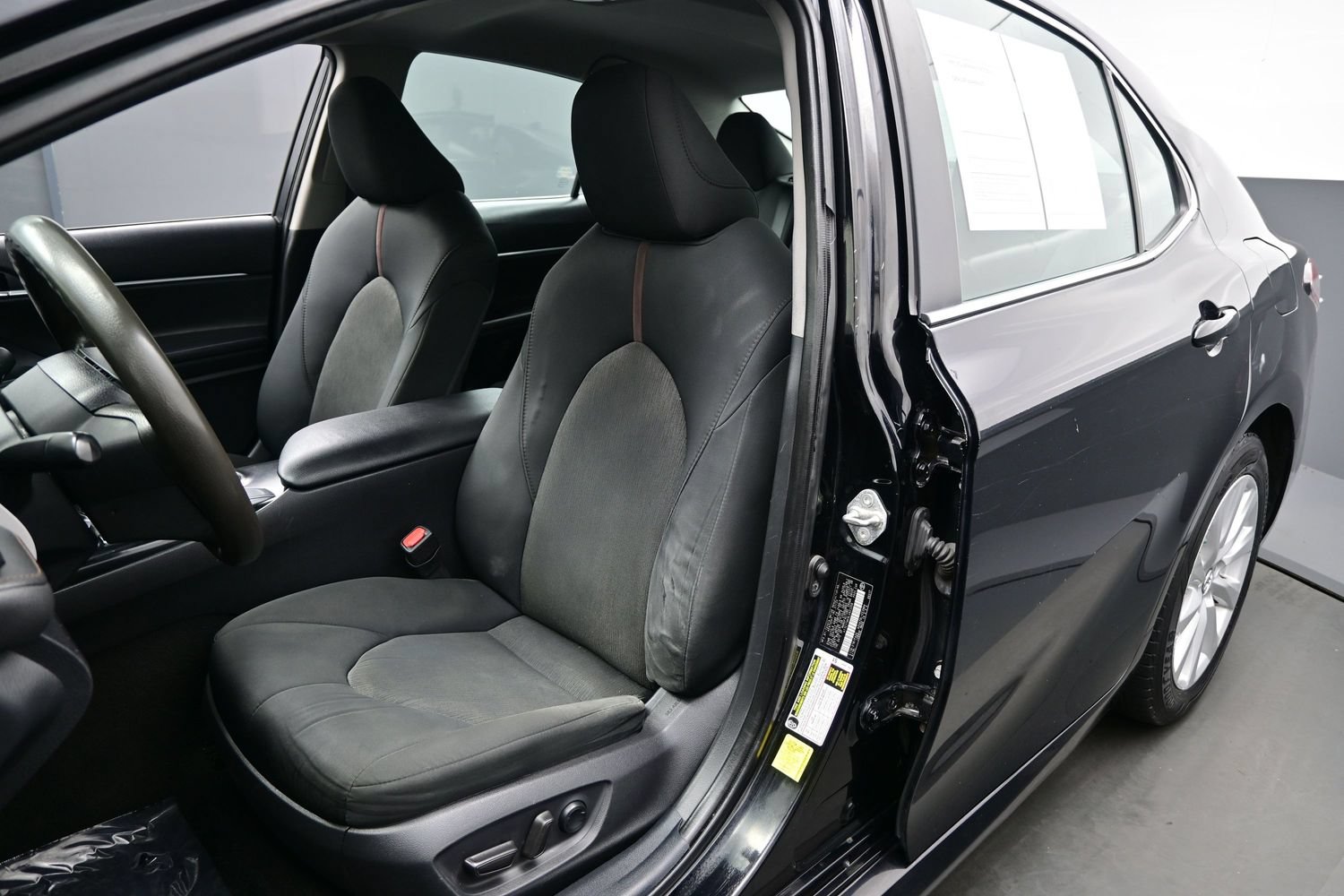 2020 Toyota Camry LE - Photo 12