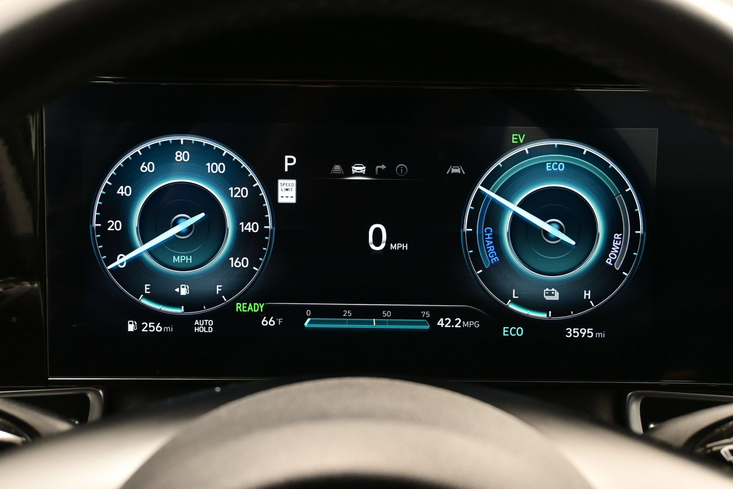 2025 Hyundai Elantra Limited - Photo 25