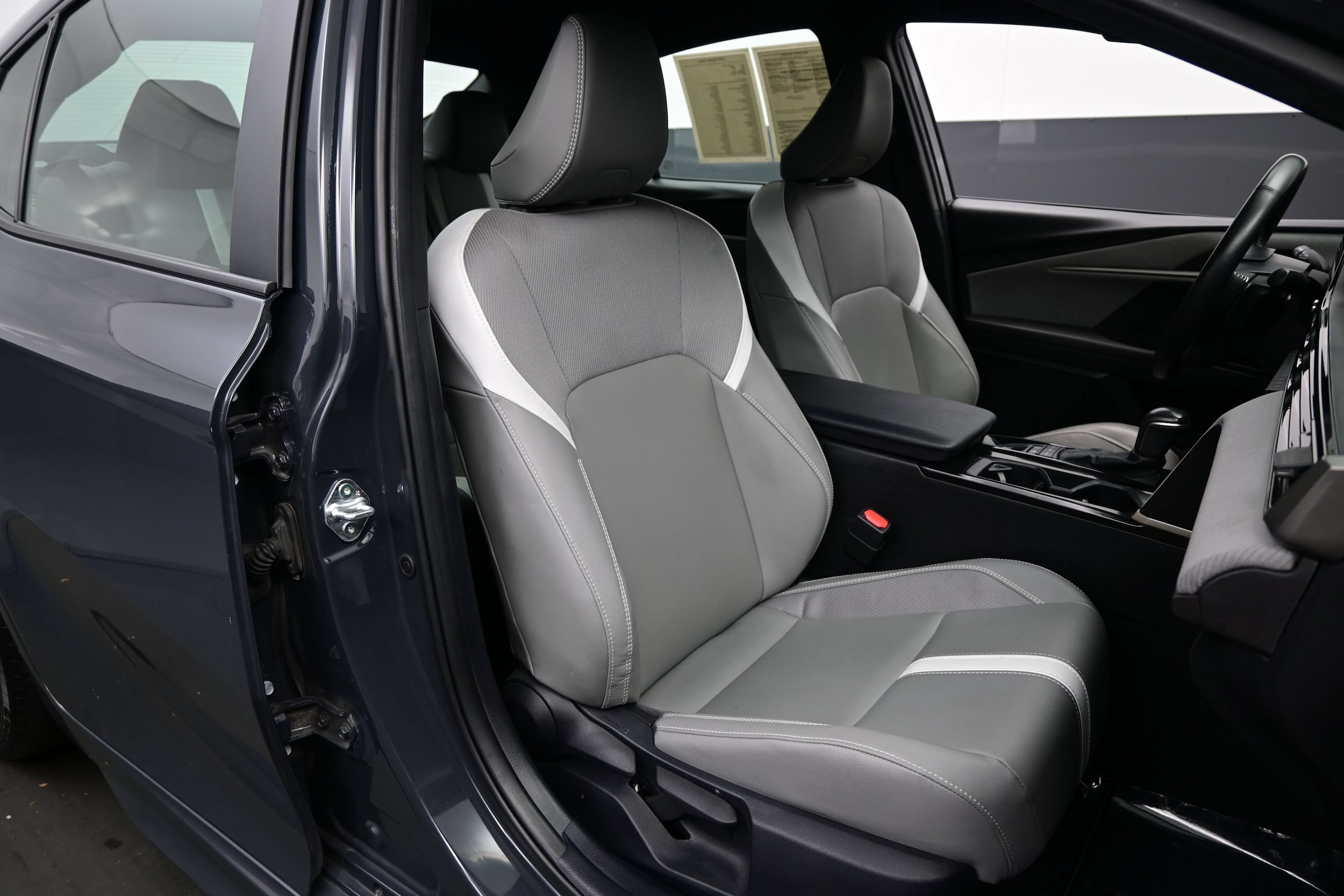 2025 Toyota Camry SE - Photo 14