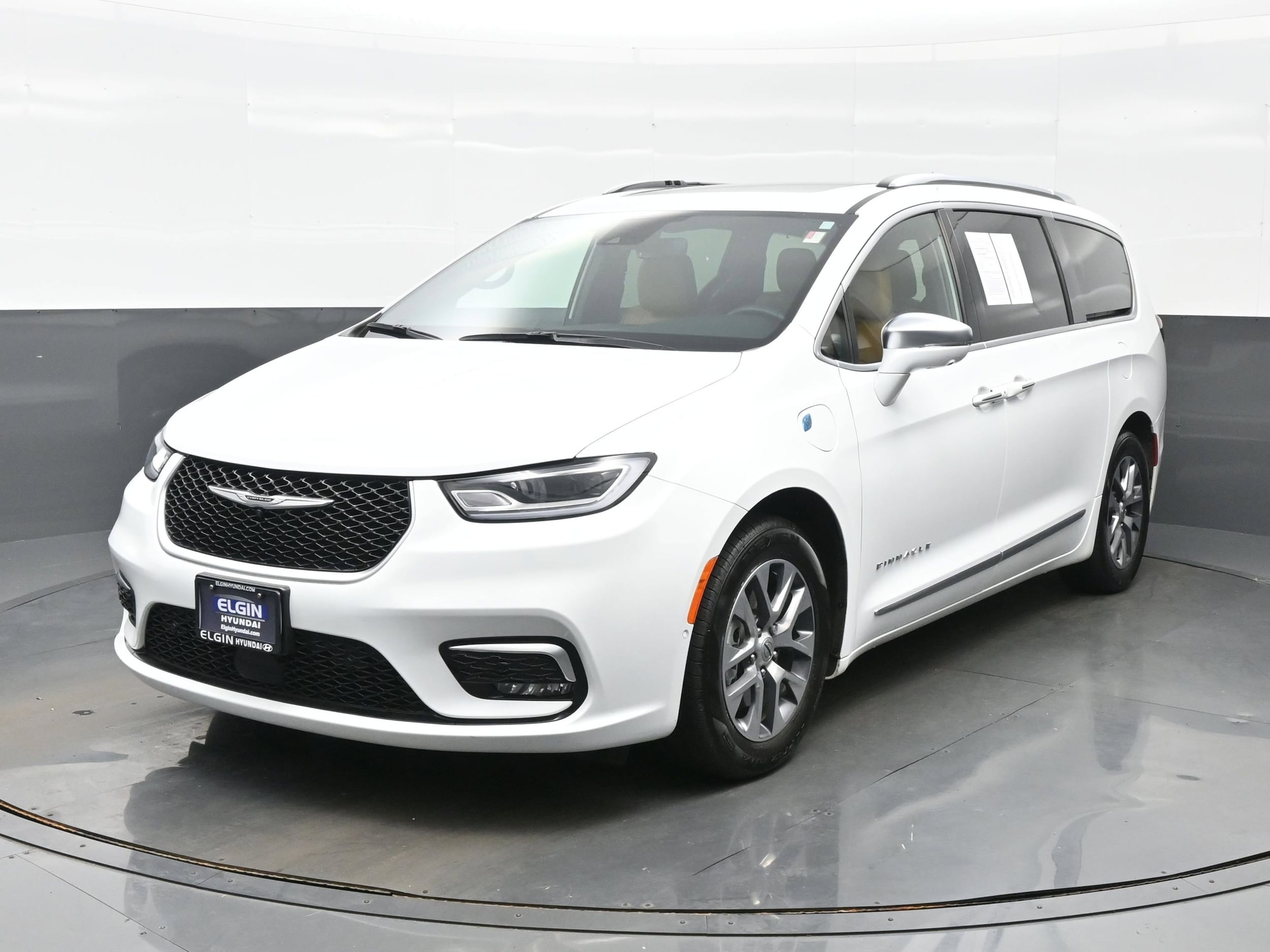2022 Chrysler Pacifica Hybrid Pinnacle Hybrid's photo