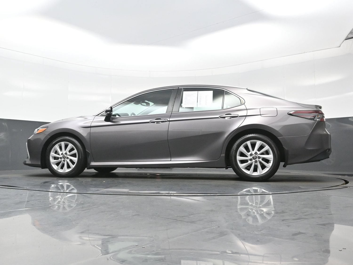 2021 Toyota Camry LE - Photo 28