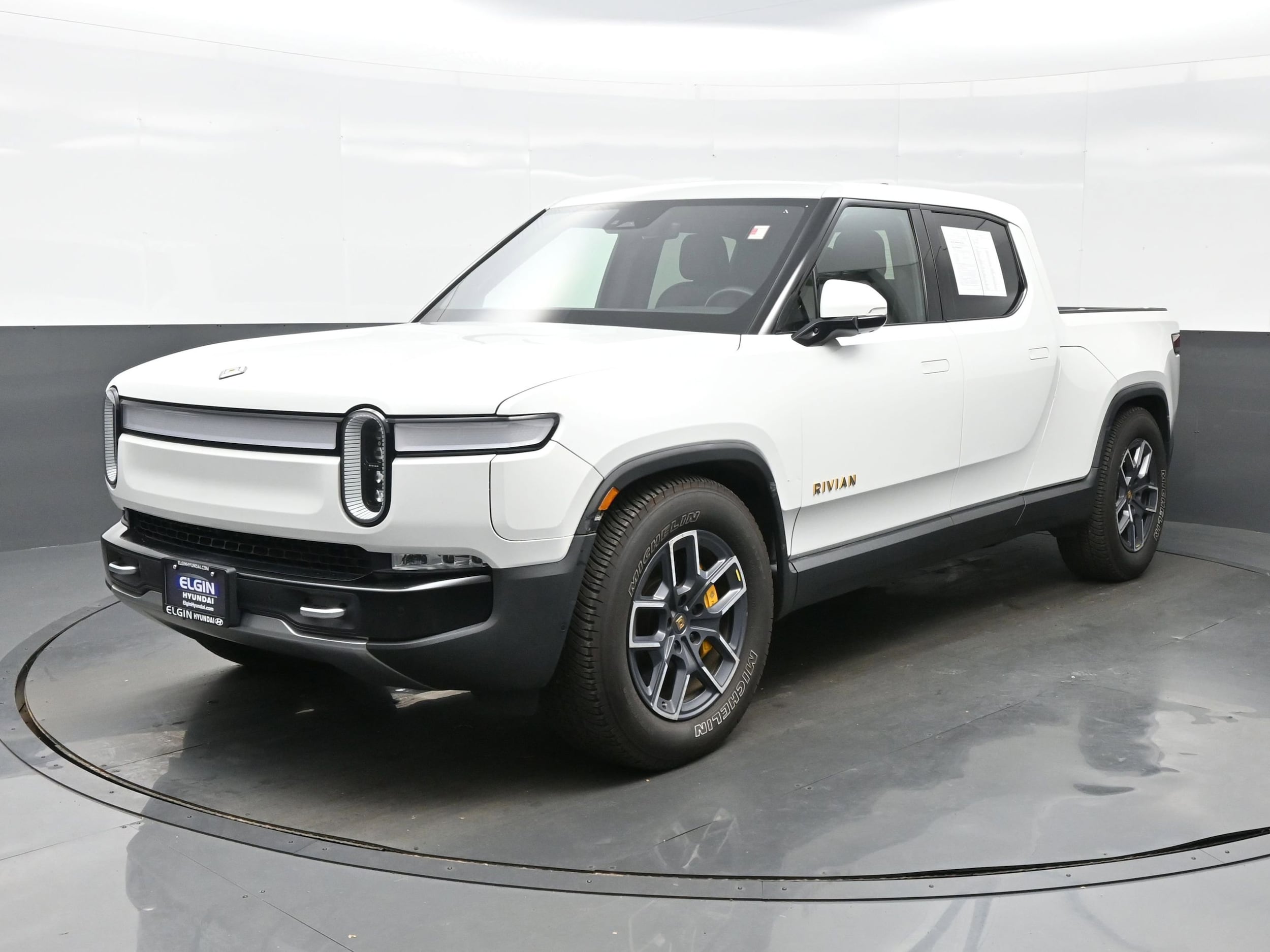 Used 2022 Rivian R1T Launch Edition with VIN 7FCTGAAL4NN000806 for sale in Bartlett, IL