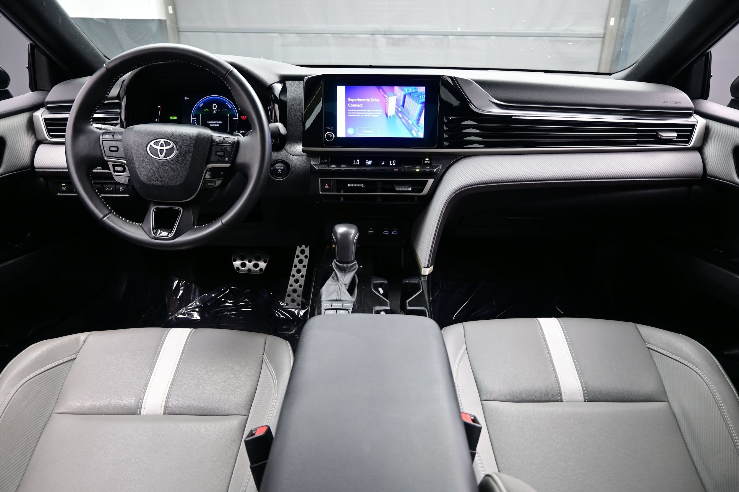 2025 Toyota Camry SE - Photo 17