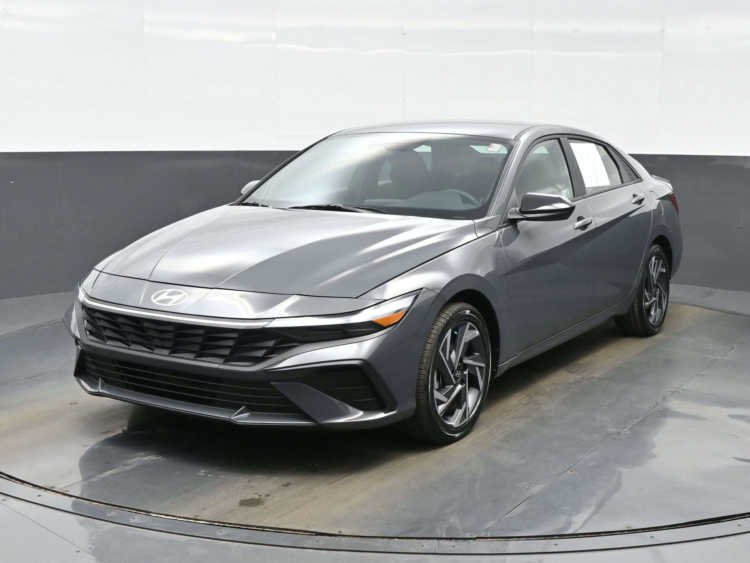 2025 Hyundai Elantra Hybrid Sedan 