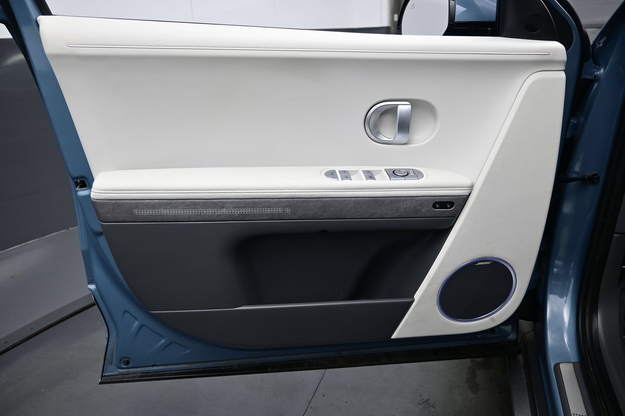 2024 Hyundai IONIQ 5 Limited - Photo 9