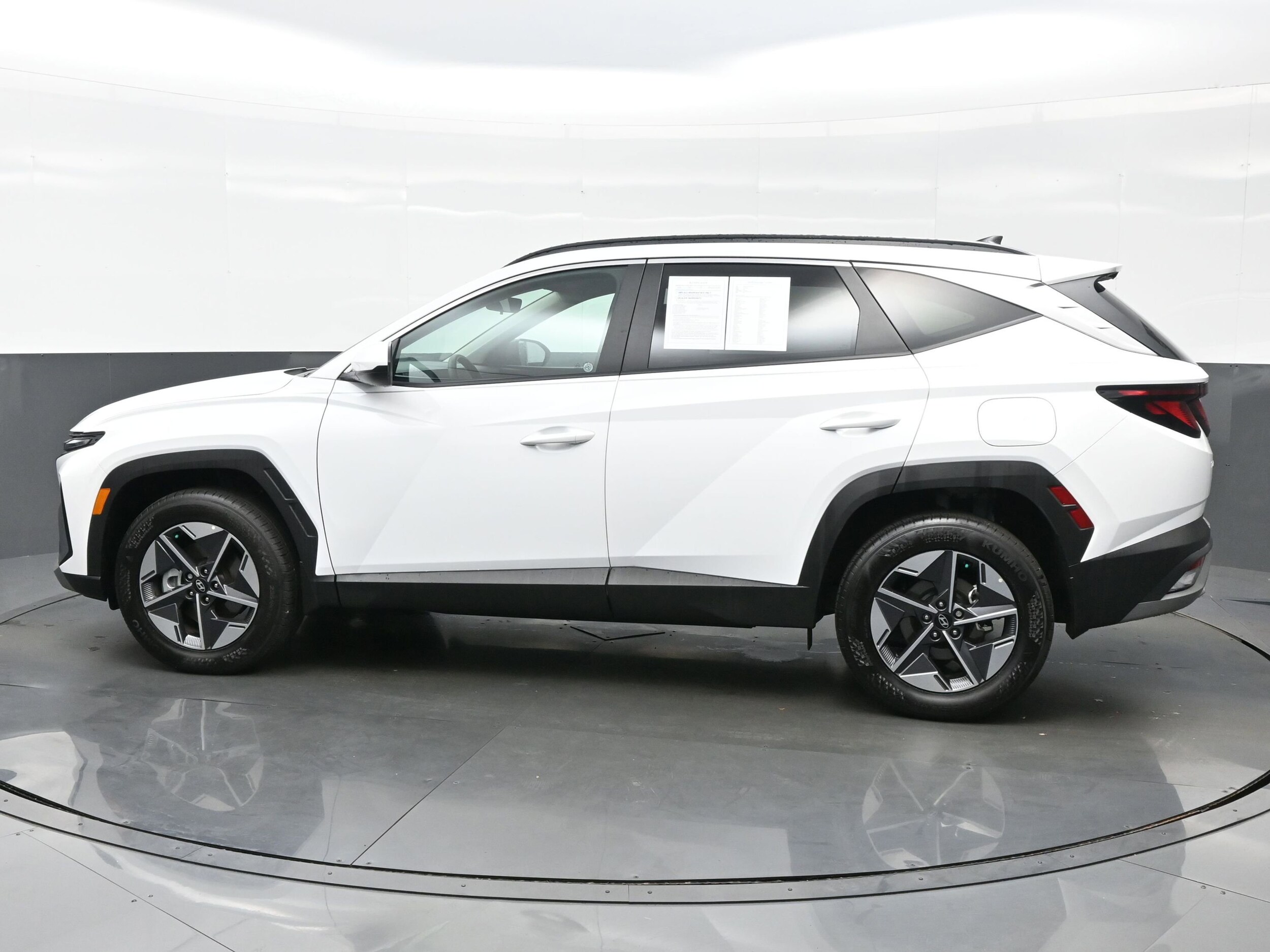 2025 Hyundai Tucson SEL photo 3